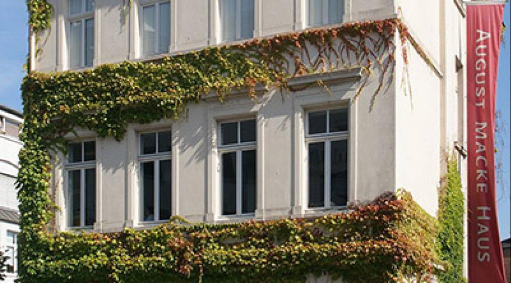 12 Macke offerts à son musée