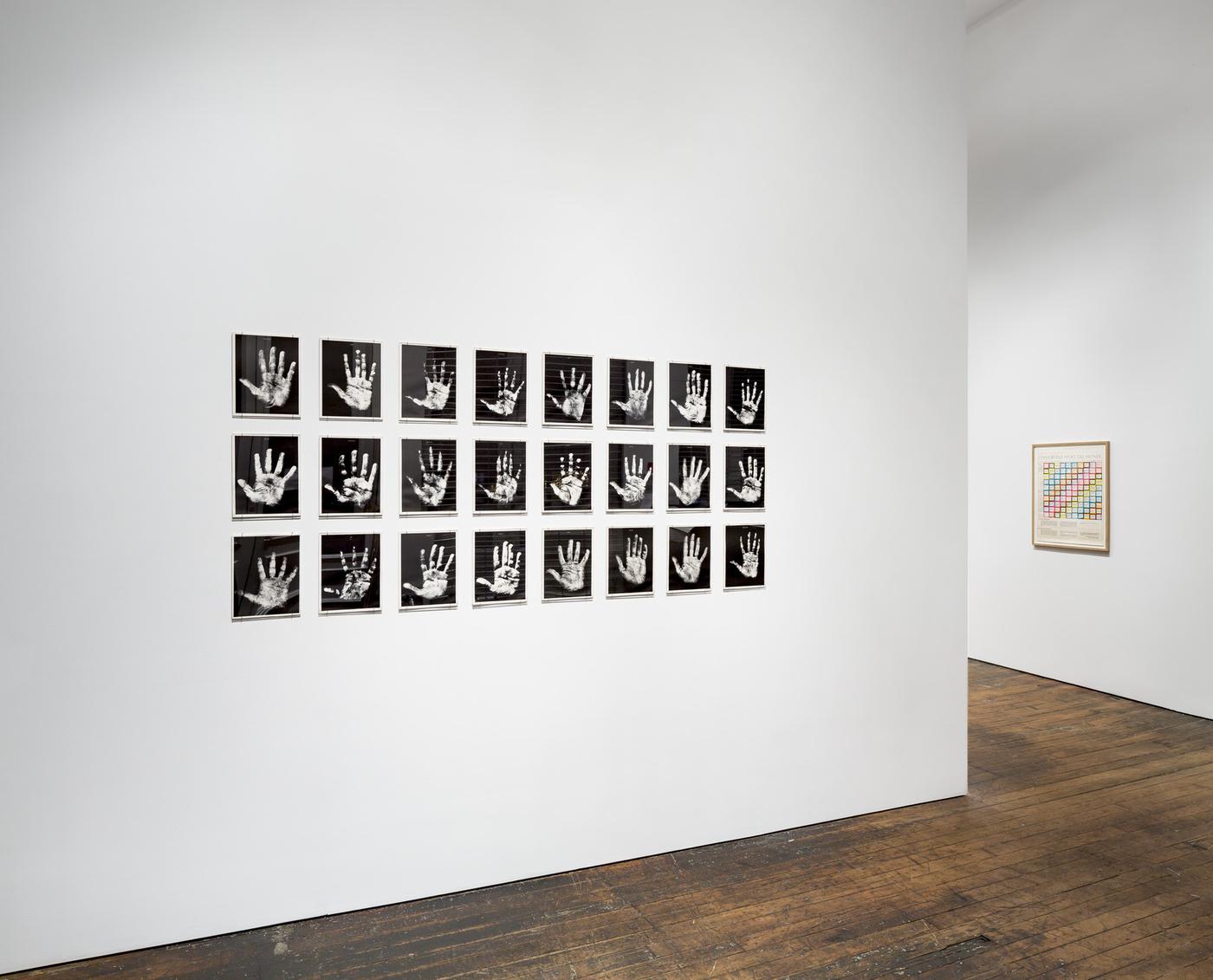 Robert Filliou, Hand Show (en collaboration avec Scott Hyde), 1967. Exposé dans le cadre de Seule la Fête est Permanente - Works 1962-1984 à la galerie Peter Freeman, New York, en 2018.