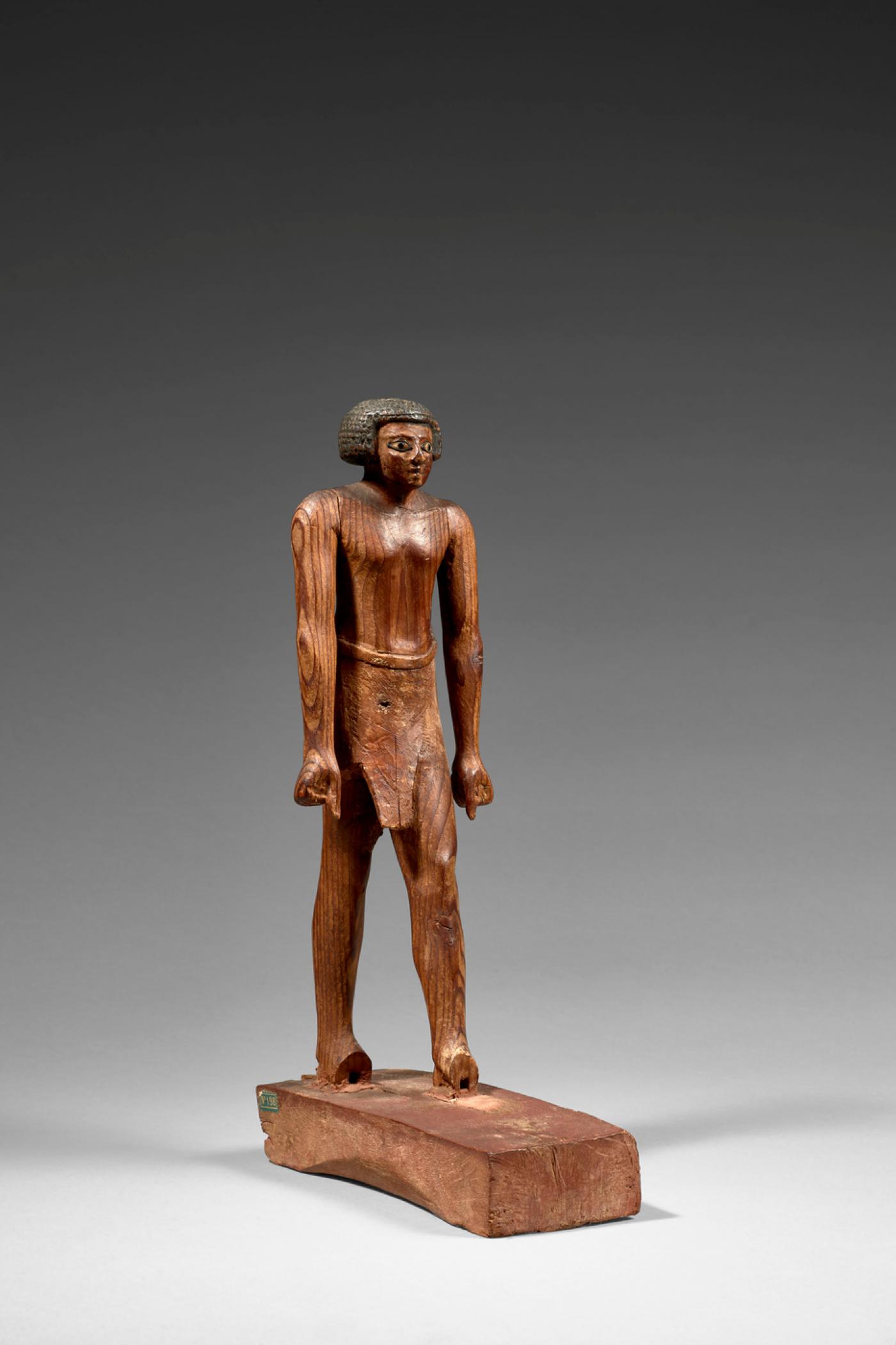 Egypte, nécropole de Meir, Moyen-Empire, "Statuette de dignitaire en bois", XI-XIIe dynastie, h. 32,8 cm.
Estimation : 50 000 - 60 000 euros.