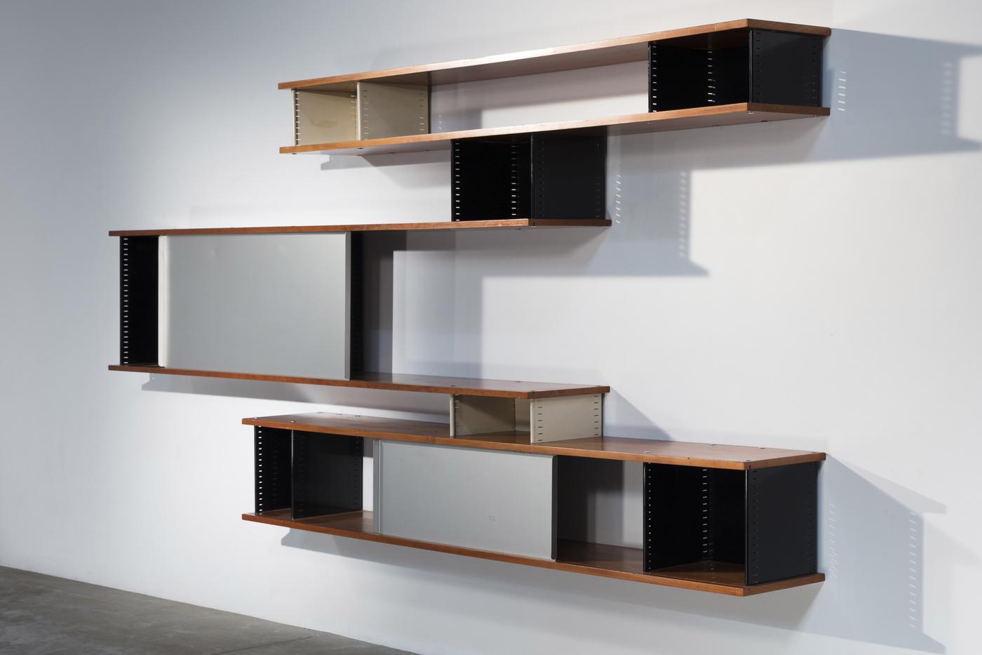 Charlotte Perriand, Bibliothèque Nuage, vers 1956. François Laffanour – Galerie Downtown.