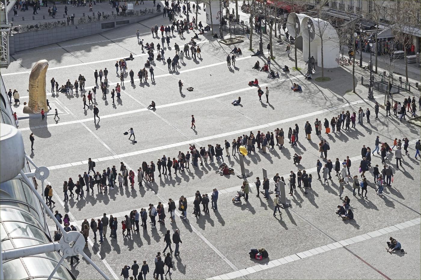 File d'attente au Centre Pompidou, Paris.