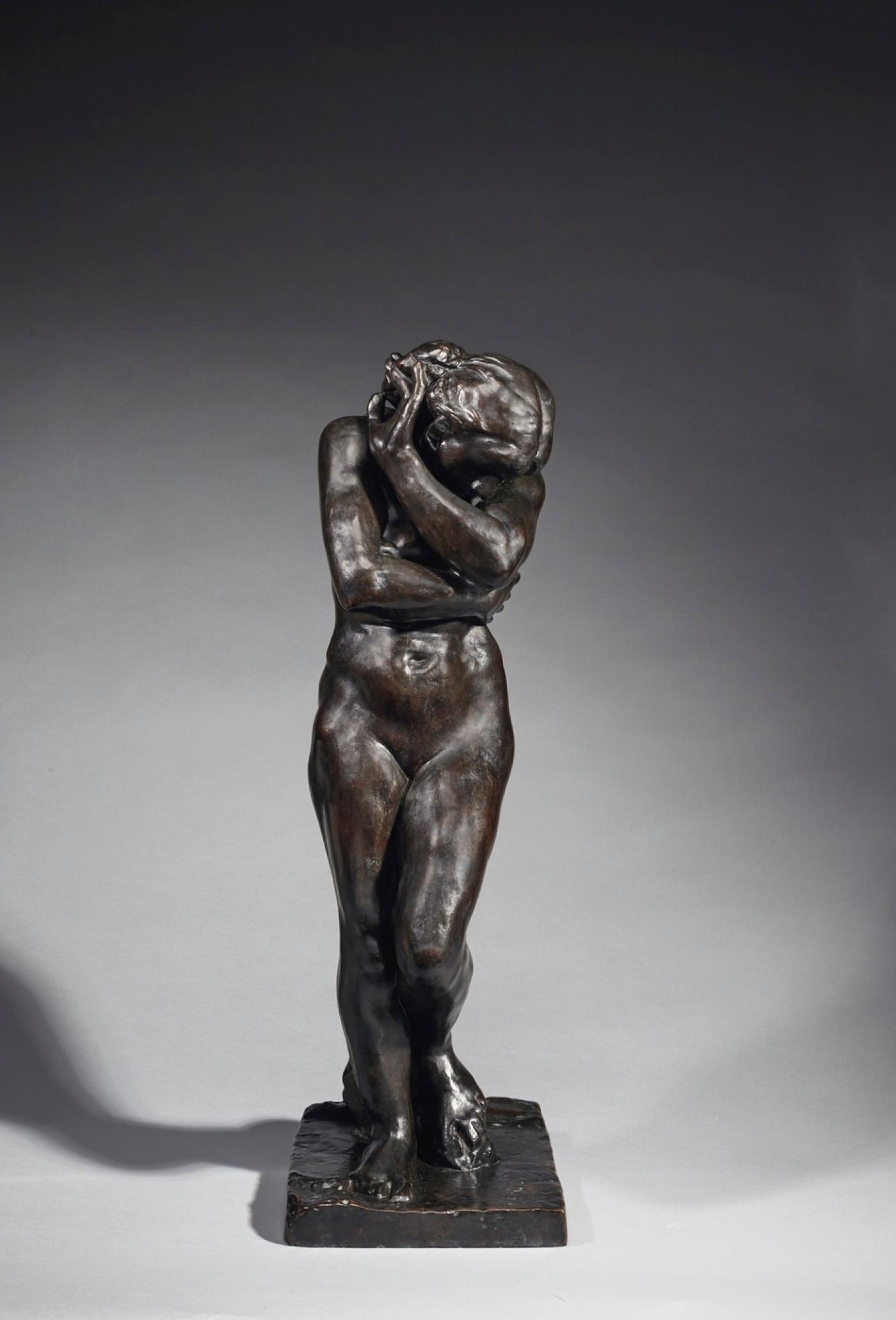 Auguste Rodin, "Eve,  petit modèle- modèle à la base carrée et aux pieds plats", conçu en 1881,  version réalisée dans cette taille en 1883, épreuve fondue en 1946, bronze à patine brun foncé, h. 74,5 cm.
Estimation : 700 000-900 000 euros.