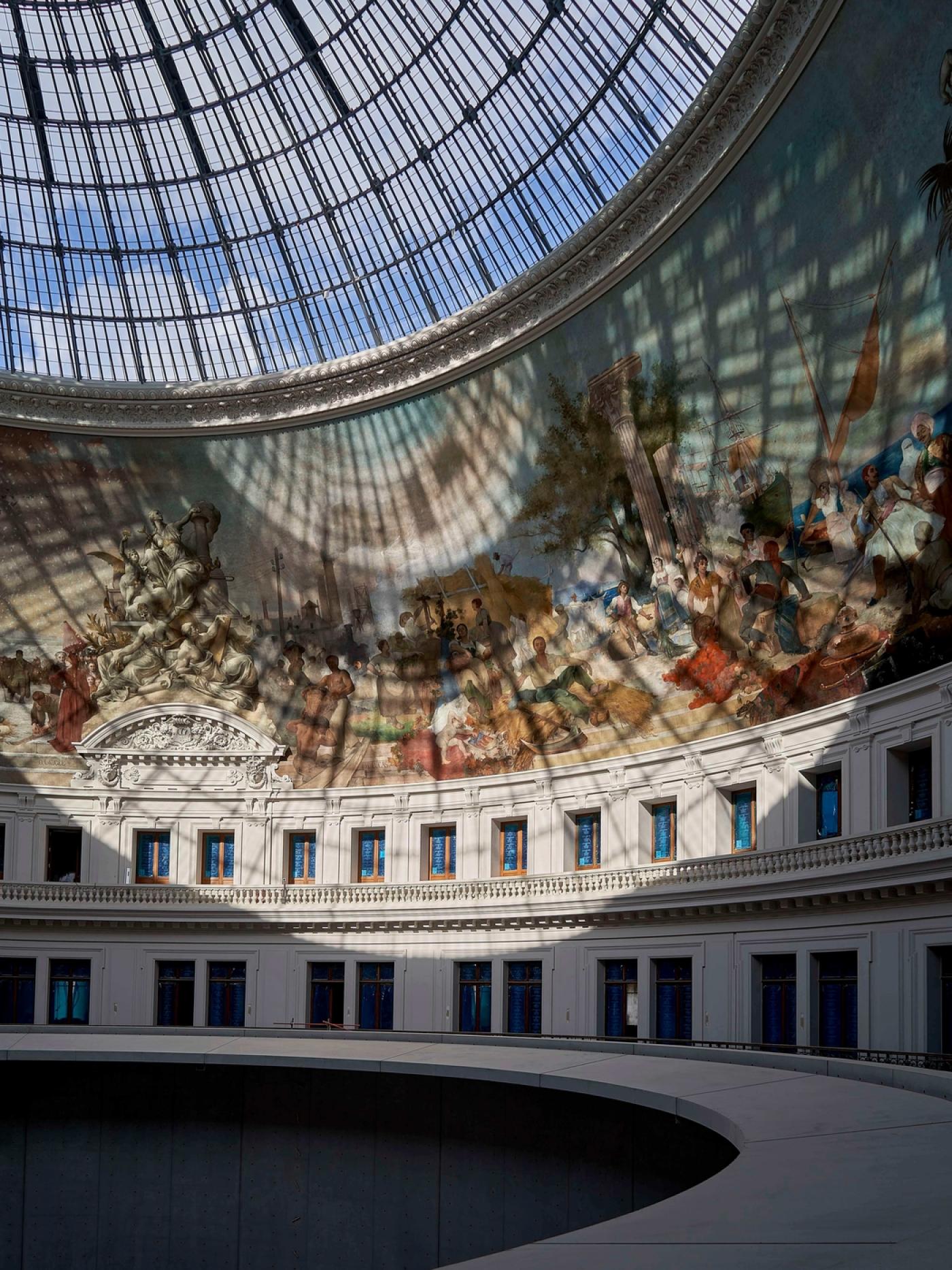 La fresque restaurée de la bourse du commerce.