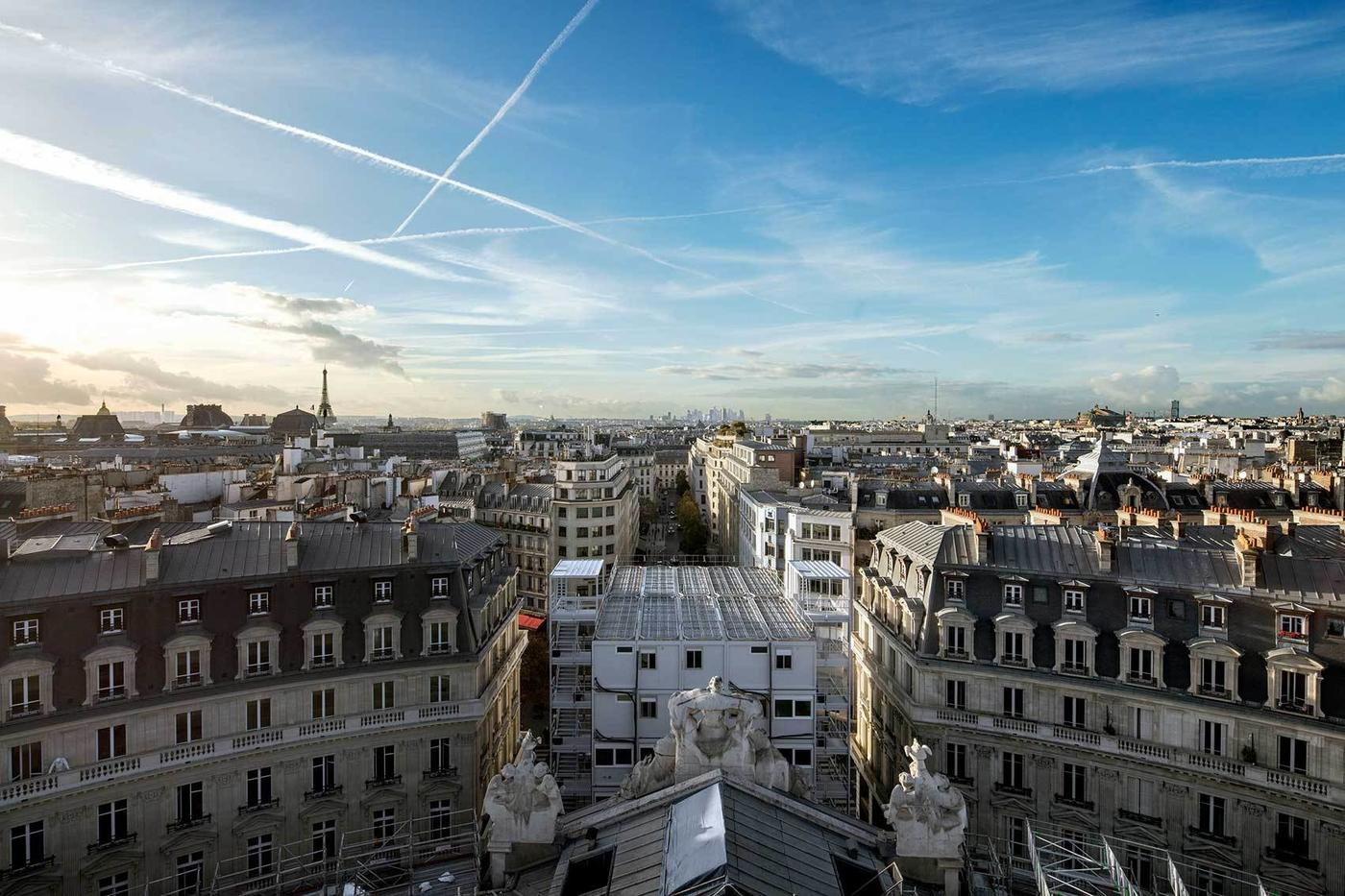 Vue de la coupole de la bourse du commerce en chantier.