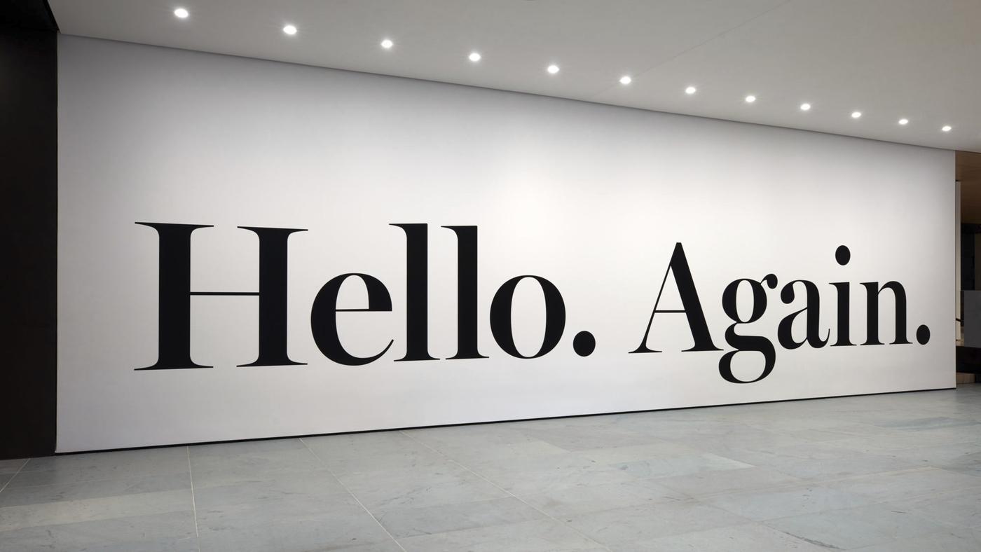 Haim Steinbach, Hello Again, 2013. Œuvre commandée et exposée à l'occasion de l'ouverture du nouveau MoMA, le 21 octobre 2019.