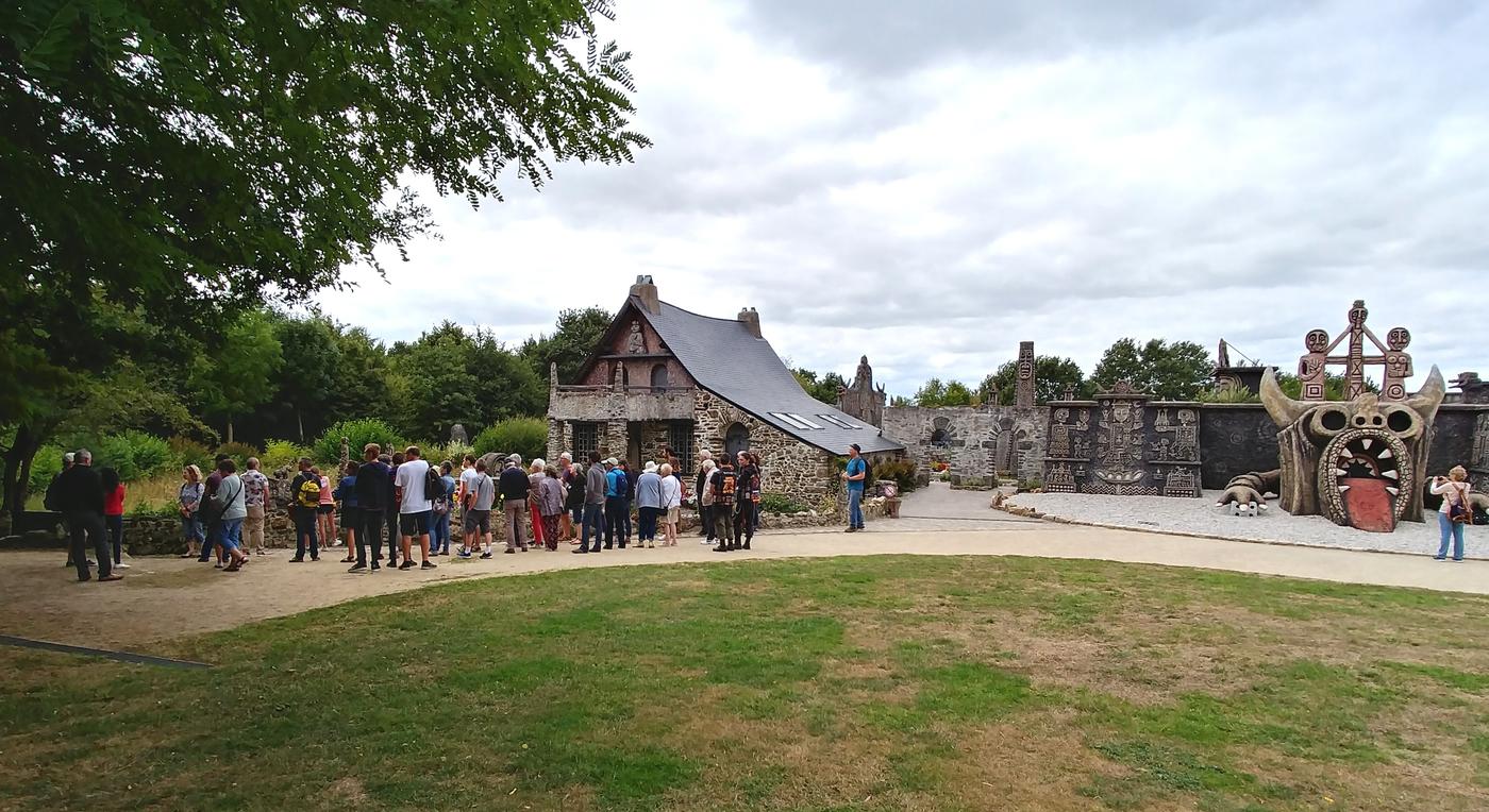 Robert-Tatin passe au département de la Mayenne