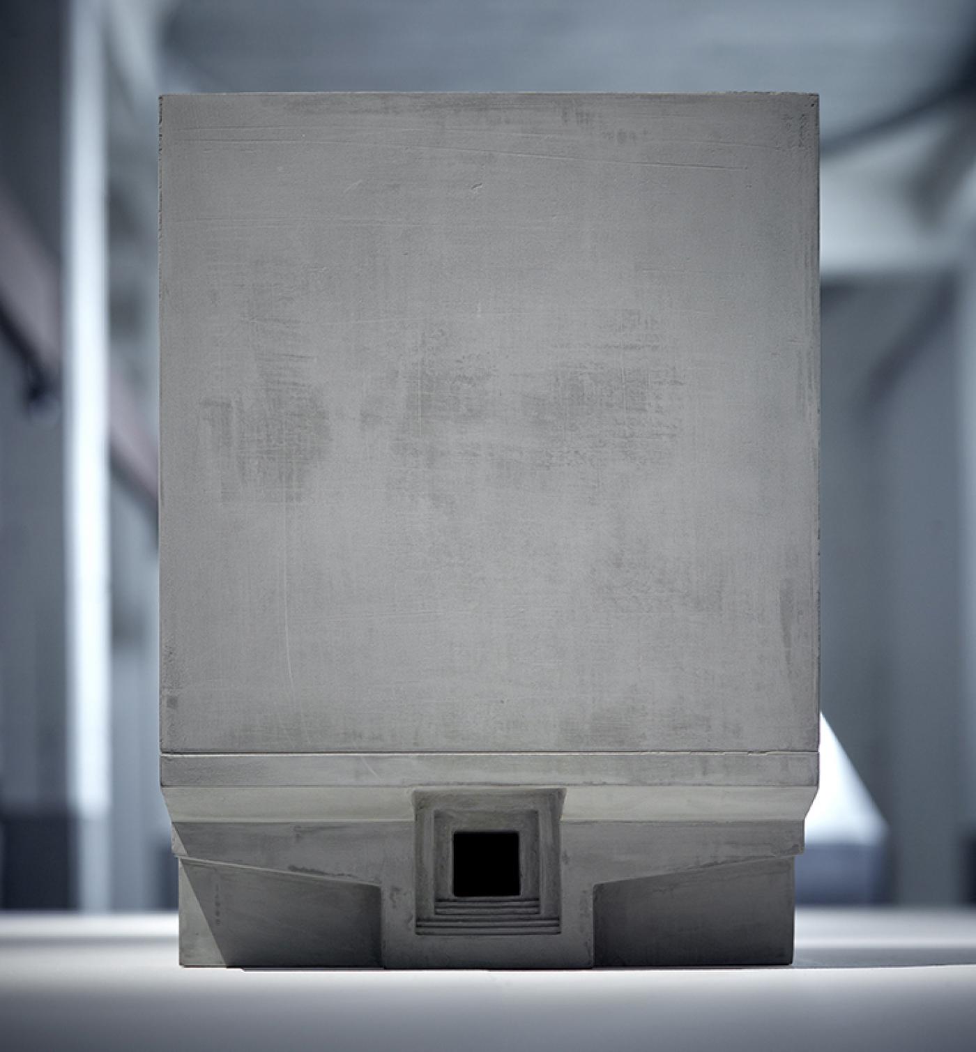 Renato Nicolodi, "Atlas", 2018, concrete, 37,30 x 28 x 28 cm. Axel Vervoordt.