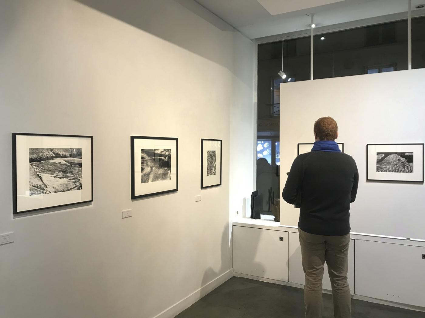 Vue de l'exposition « Mario Giacomelli, Paesaggio 1960-1990 », Galerie Berthet-Aittouares.