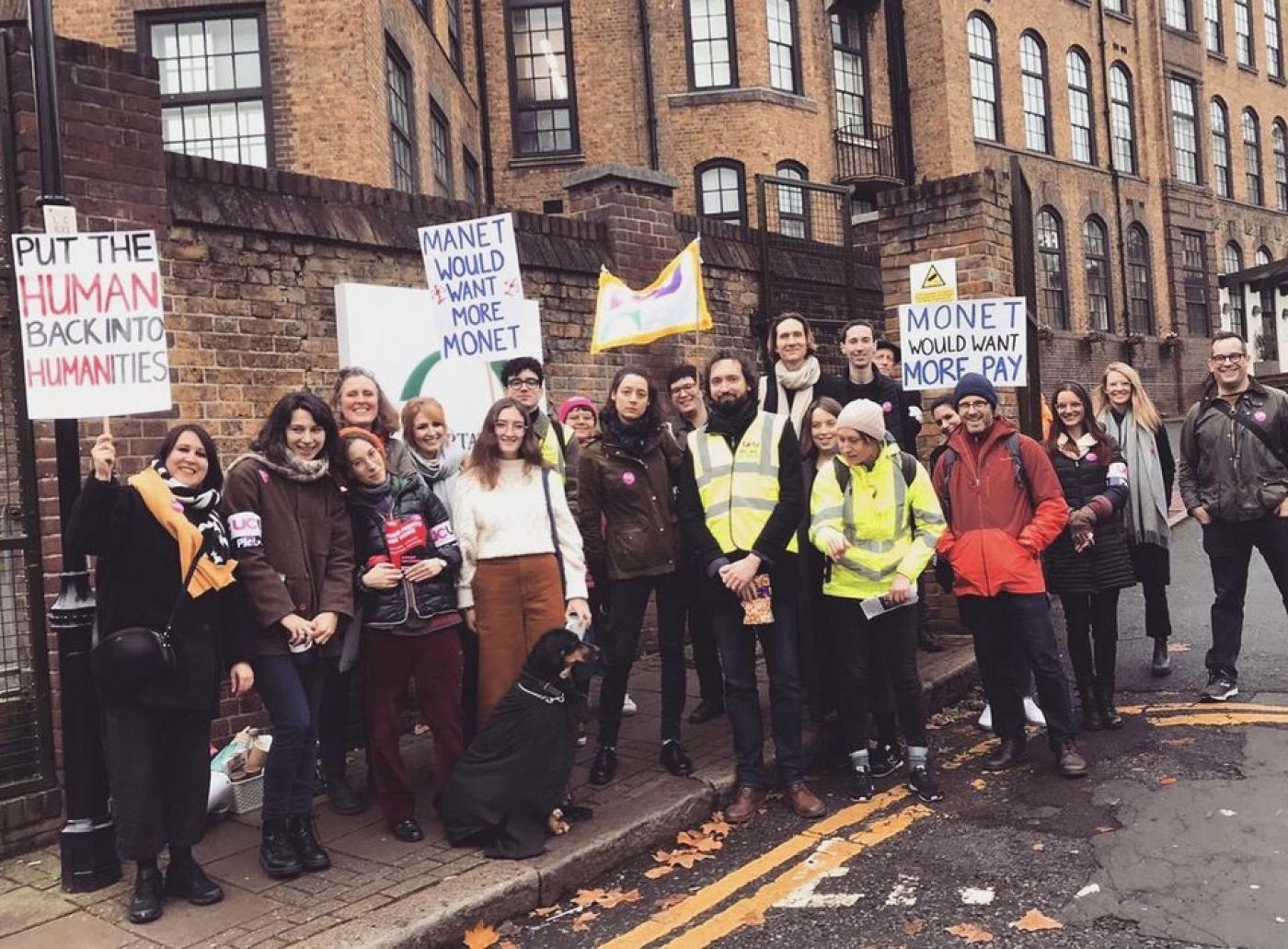 Le personnel du Courtauld Institute de Londres en grève.