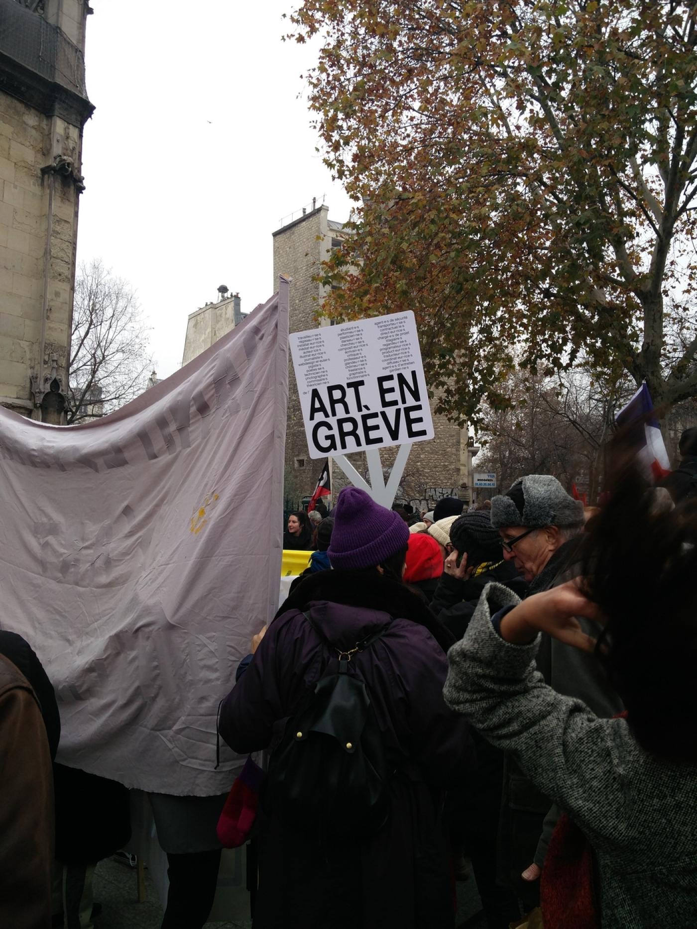 Cortège « L'art en grève » dans la manifestation du 5 décembre 2019 à Paris.