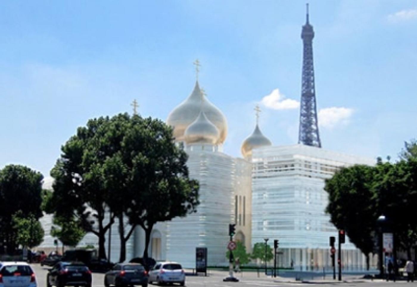 La cathédrale orthodoxe de la Sainte-Trinité à Paris se dote de son premier bulbe