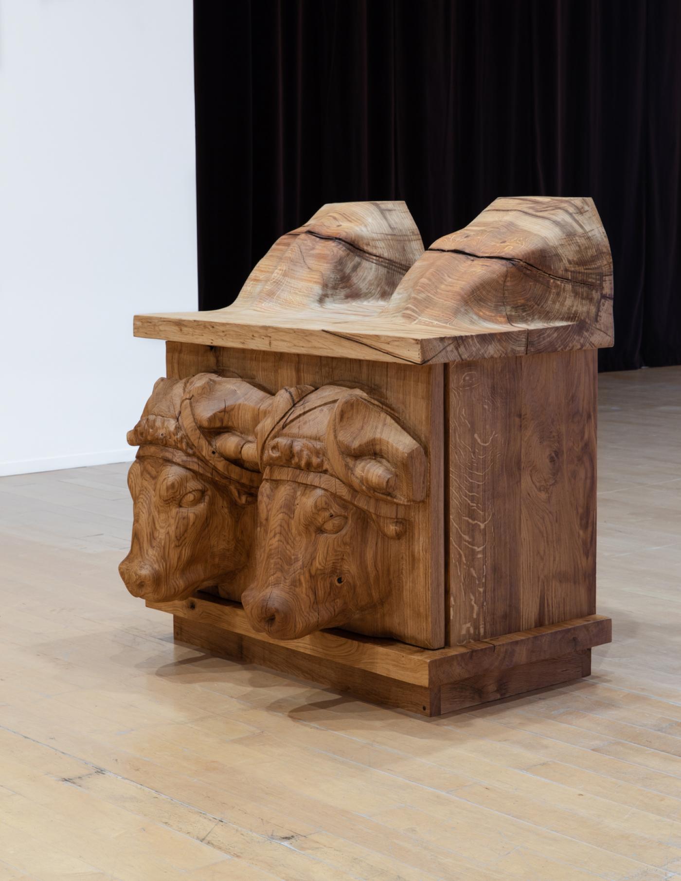 Daniel Dewar &amp; Grégory Gicquel, "Oak dresser with harnessed oxen", 2019, chêne, 133 x 126 x 98 cm. Galerie Loevenbruck.