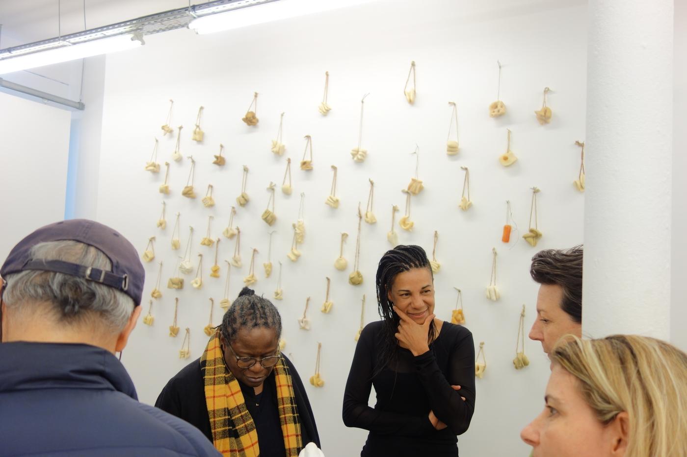 Myriam Mihindou présentant sa série "Fleurs de Peau" (1999-2019),
sculptures en savon de Marseille, greffes, aiguilles, chanvre, cire, coton, latex, kaolin, dimensions variables.