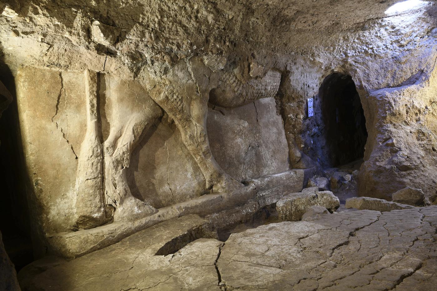 Un palais assyrien découvert sous terre