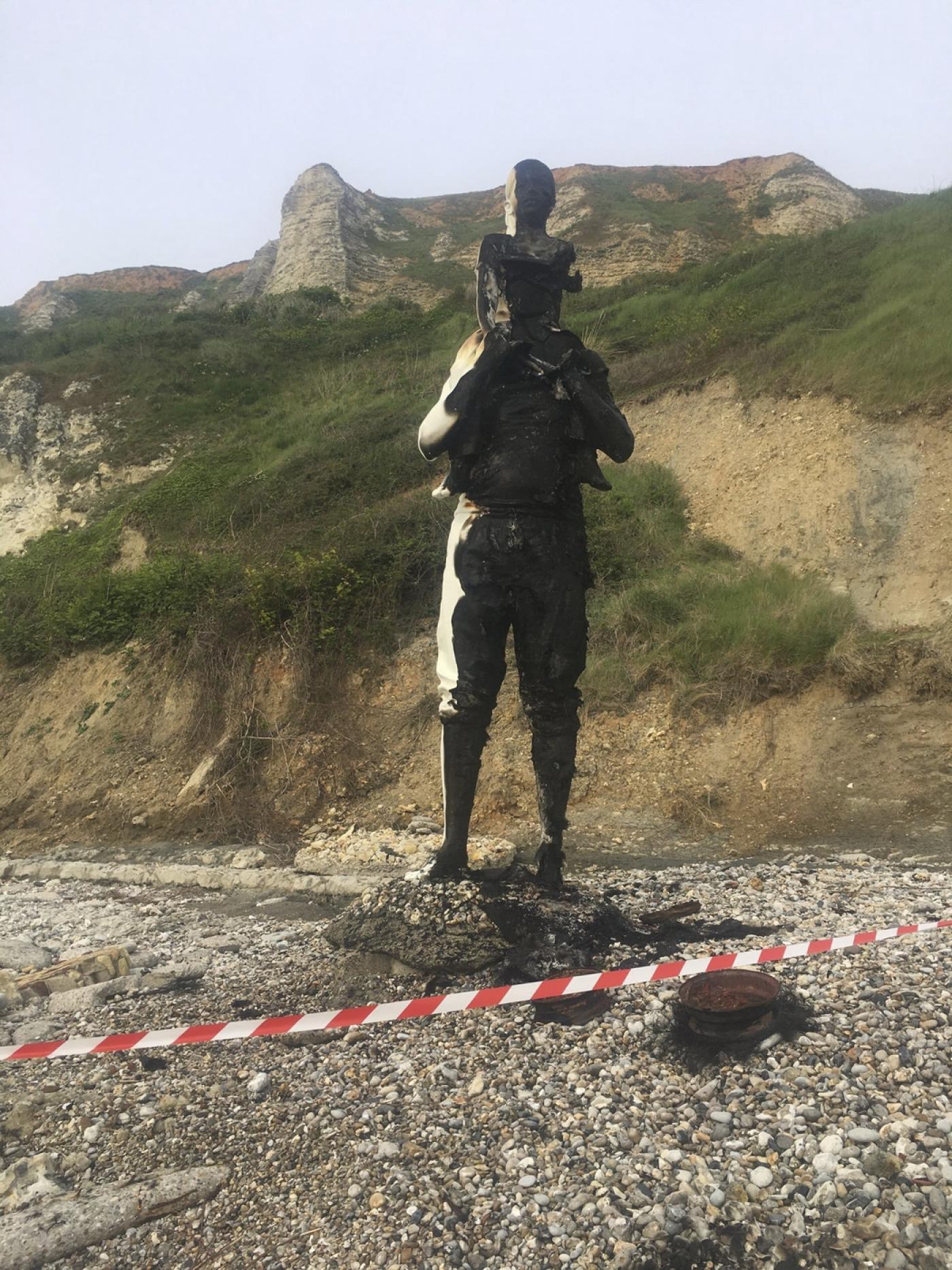 Une statue de Fabien Mérelle incendiée au Havre