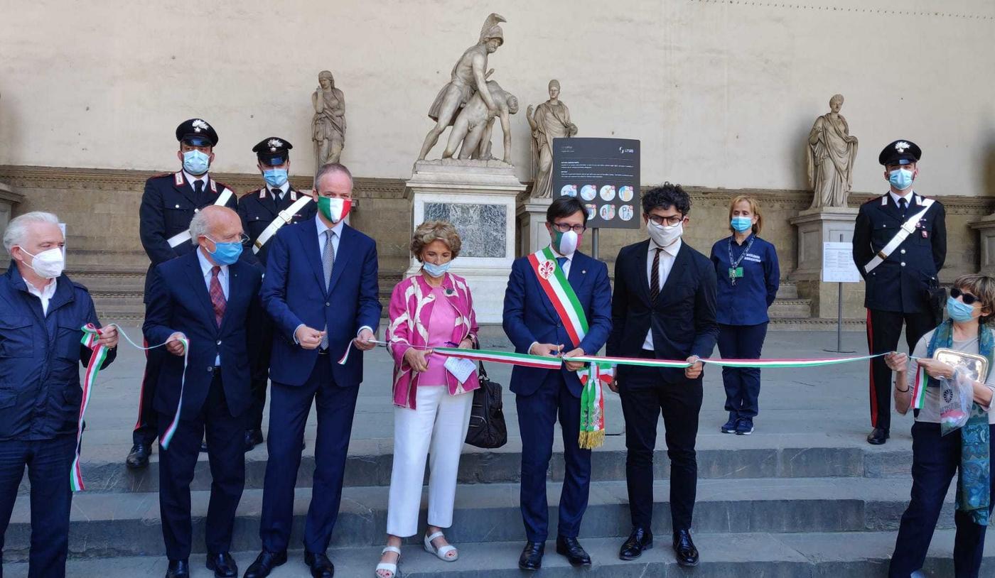 La réouverture de la Loggia des Lanzi de Florence au public.