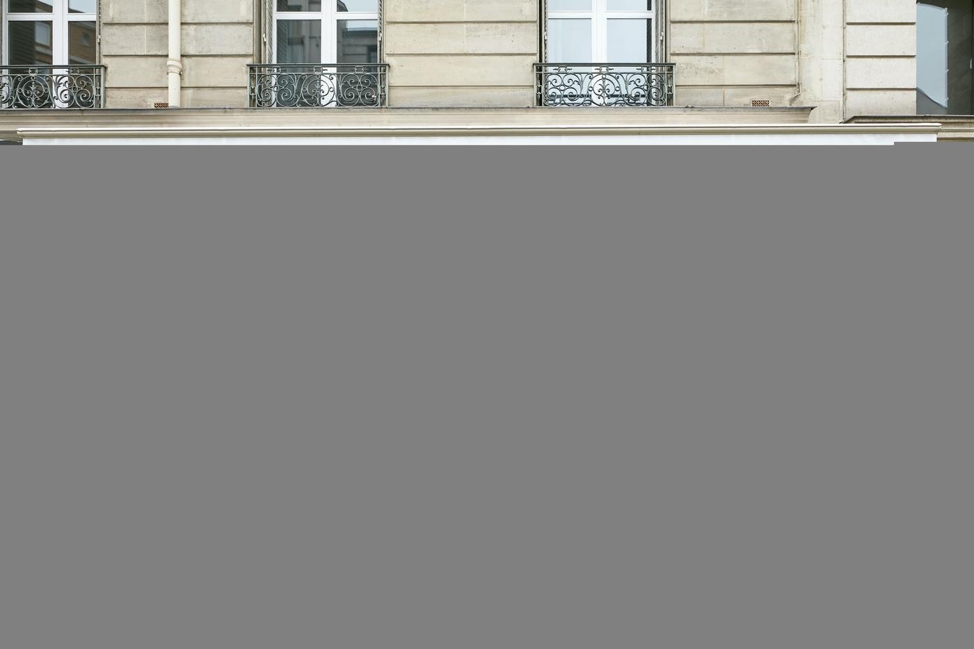 Façade du nouvel espace de la galerie Huberty &amp; Breyne, 36 avenue Matignon, Paris.