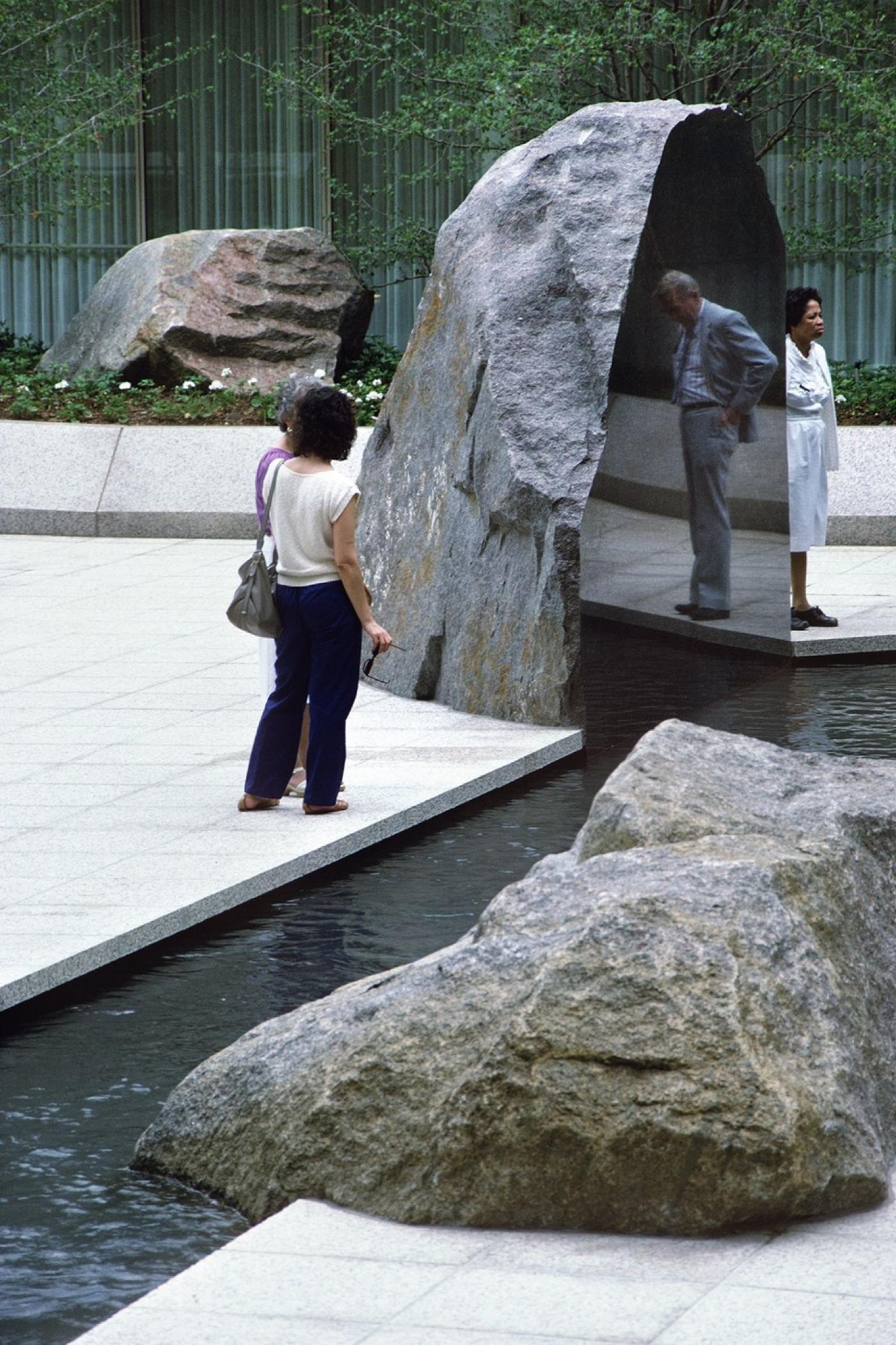 Une sculpture sauvée à la National Geographic Society