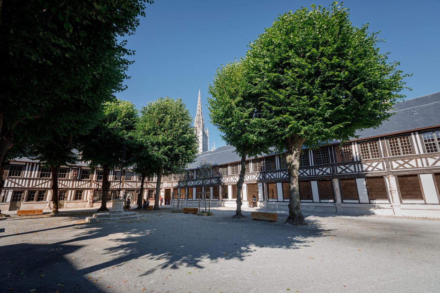 Rouen rouvre l'Aître Saint-Maclou