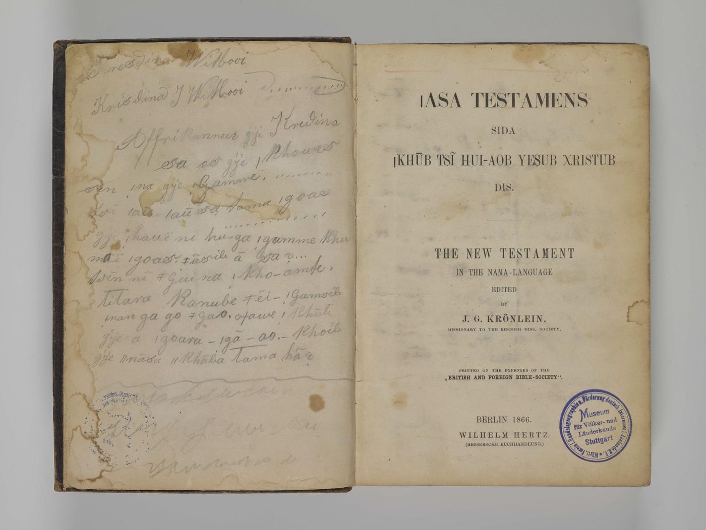 La Bible familiale de Hendrik Witbooi, pillée par des soldats allemands lors de l'attaque du camp Nama à Hornkranz en 1893.
