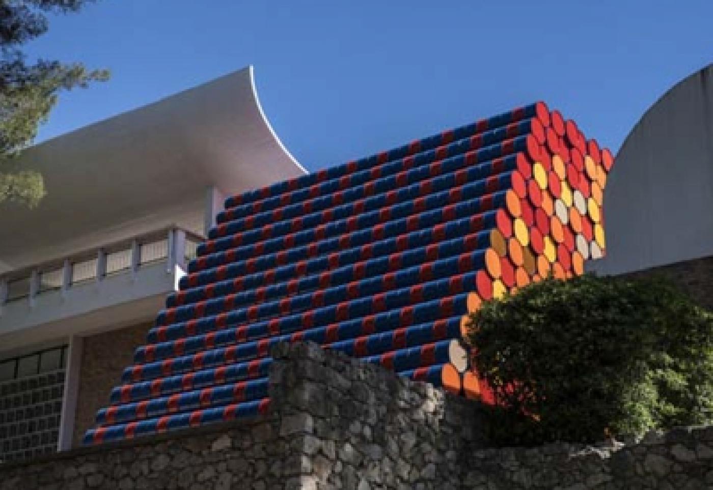 Christo déploie son Mastaba à la Fondation Maeght