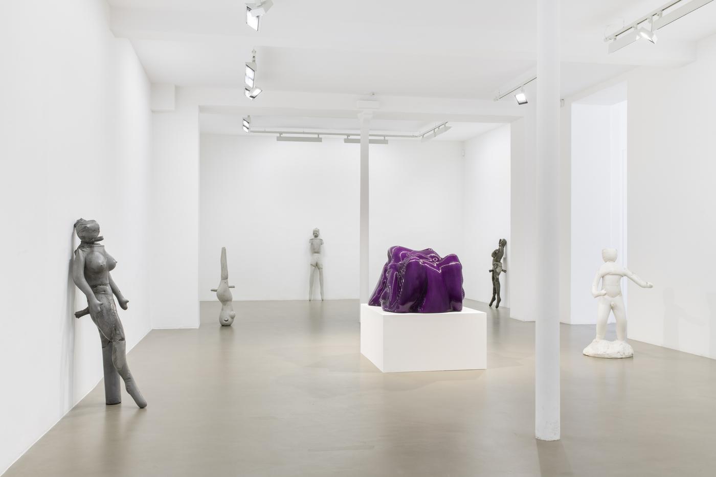 Vue d'installation, "Jean-Luc Moulène, Implicites &amp; Objets", Galerie Chantal Crousel.