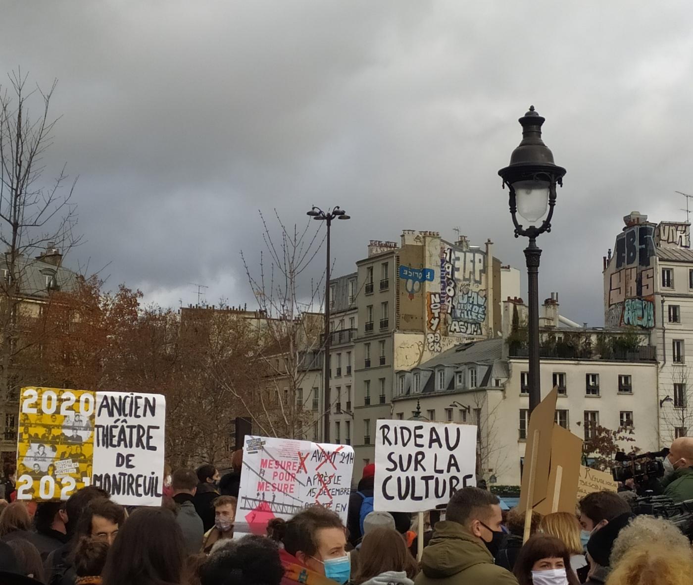 Rassemblement place de la Bastille, le 15 décembre 2020, pour demander la réouverture des lieux culturels.