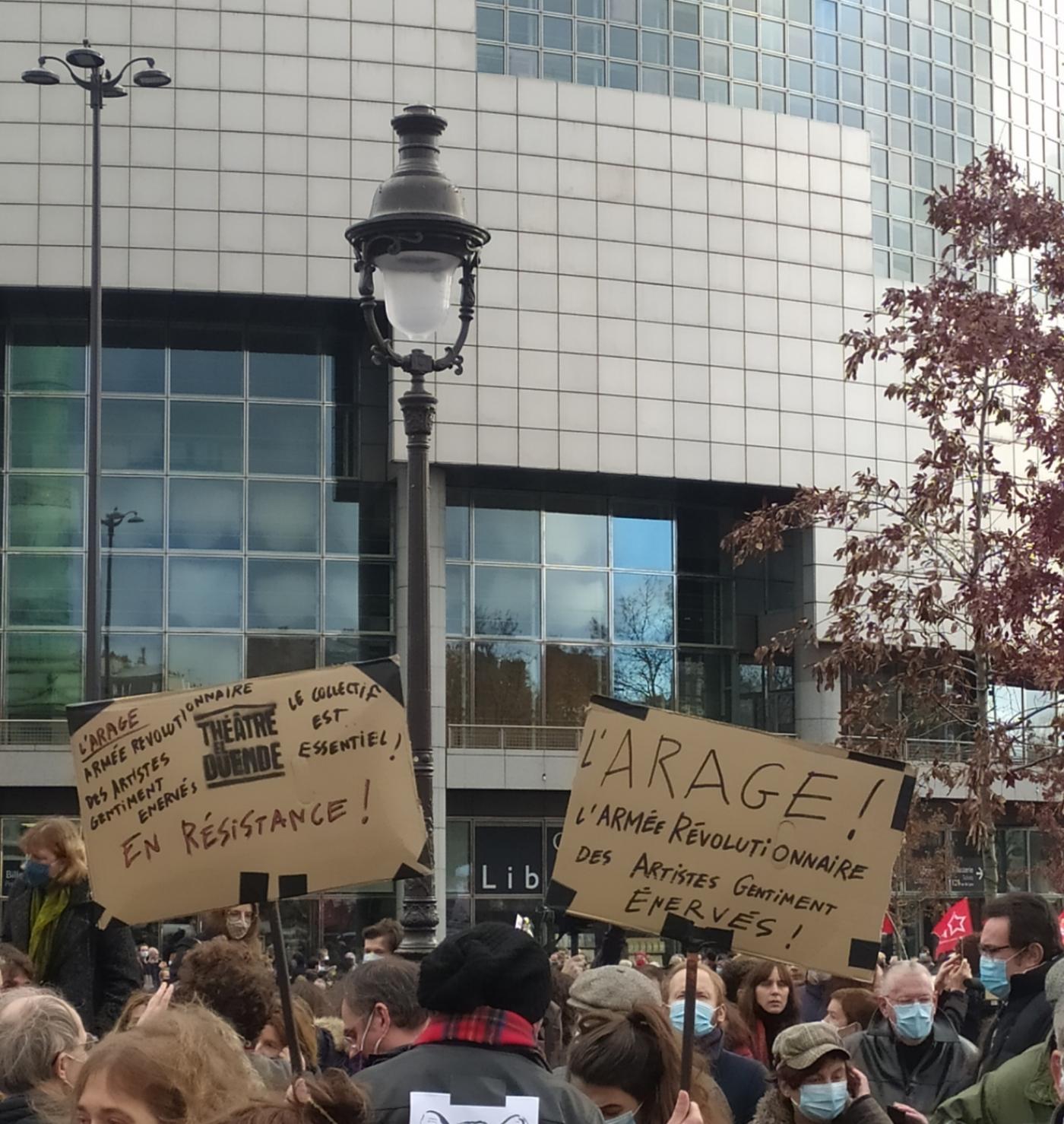 Rassemblement place de la Bastille, le 15 décembre 2020, pour demander la réouverture des lieux culturels.