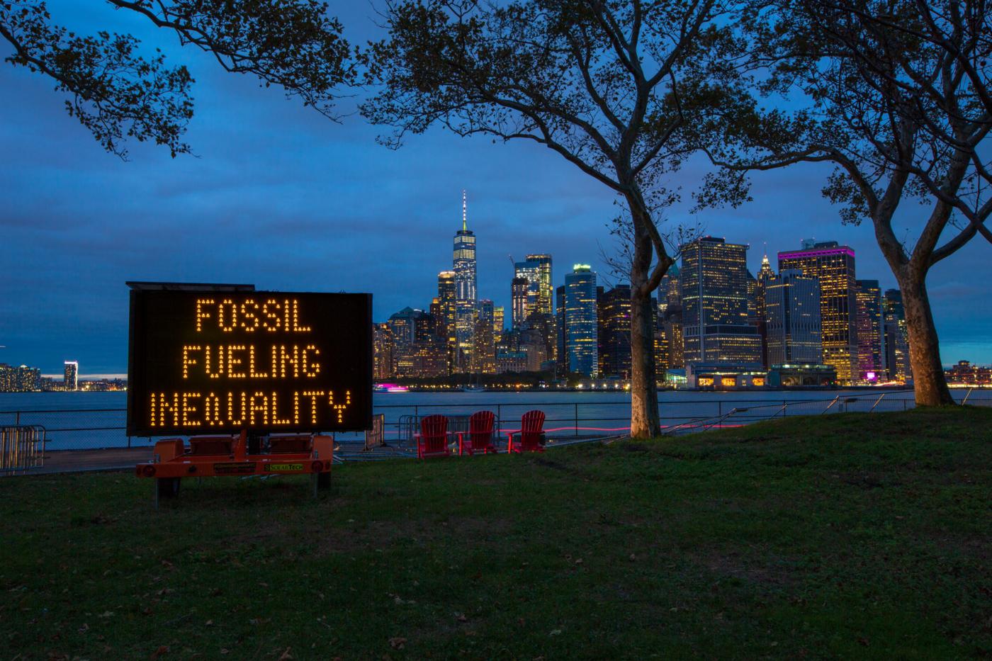 Climate Signals, installation de panneaux lumineux dans toute la ville de New York par le Climate Museum.