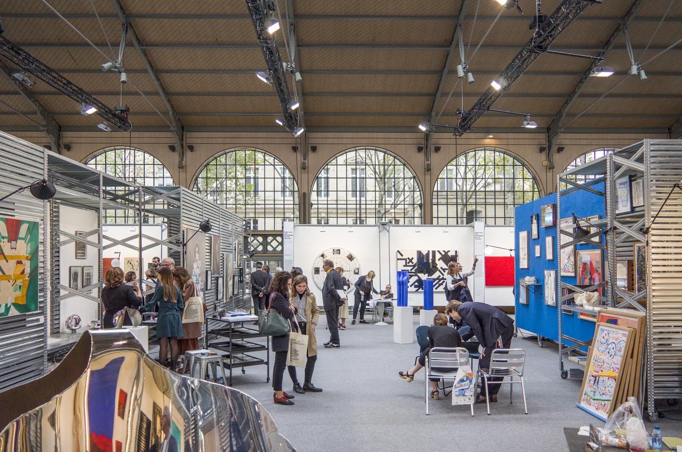 Le salon Galeristes et sa scénographie signée Dominique Perrault et Gaëlle Lauriot-Prévost.