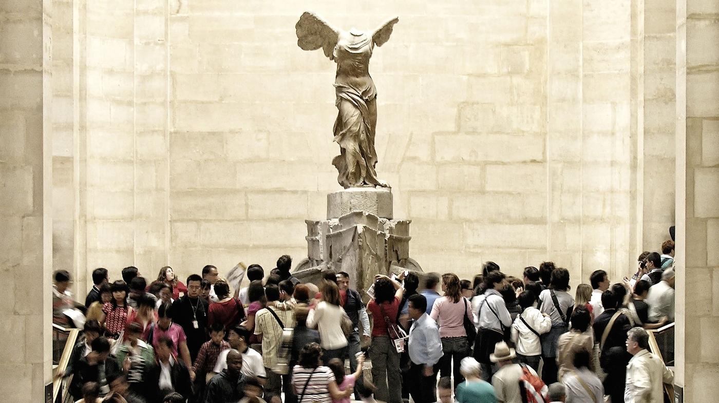 La Victoire de Samothrace au Louvre.