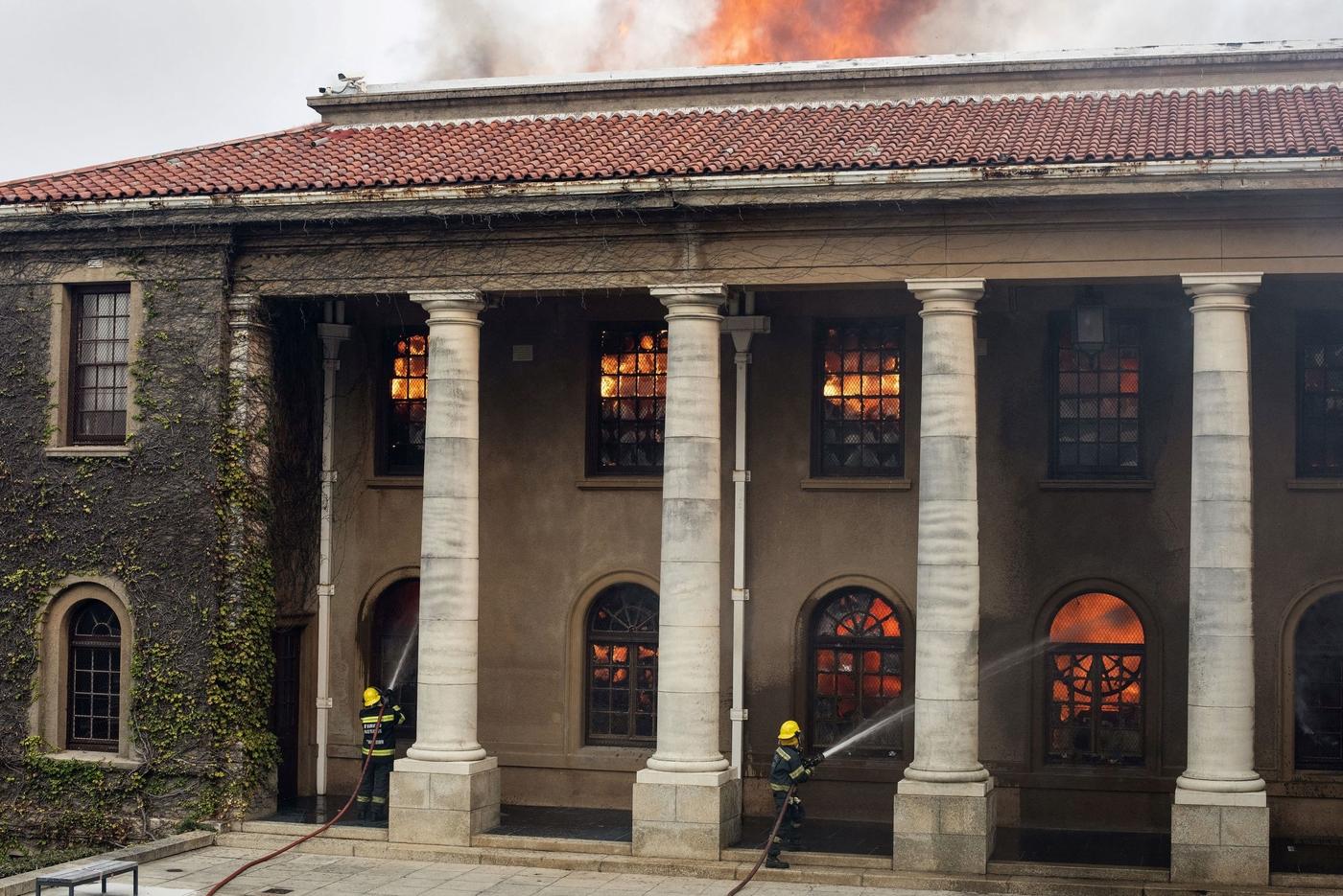 Les archives de l'Université du Cap détruites par le feu