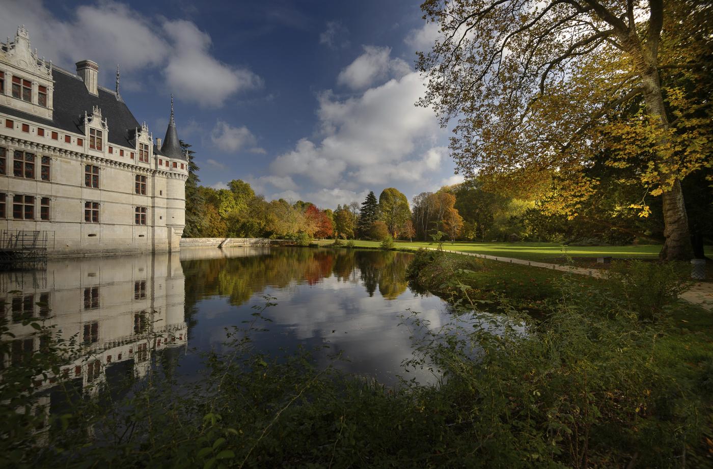 Le château d'Azay-le-Rideau et son parc.