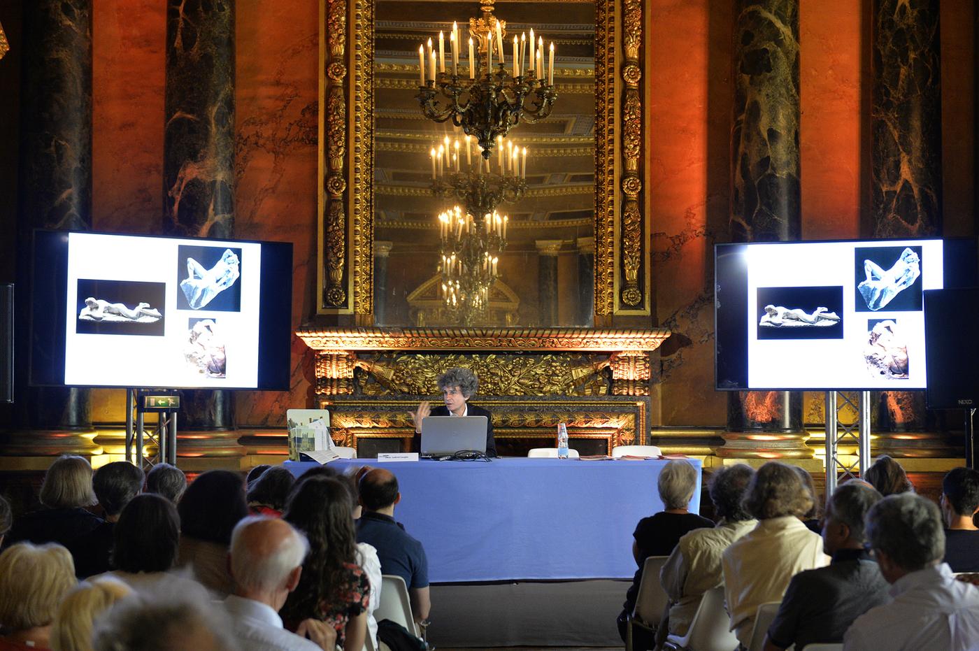 Conférence dans la salle des Colonnes du château de Fontainebleau lors de l'édition 2019 du Festival d'Histoire de l'art.