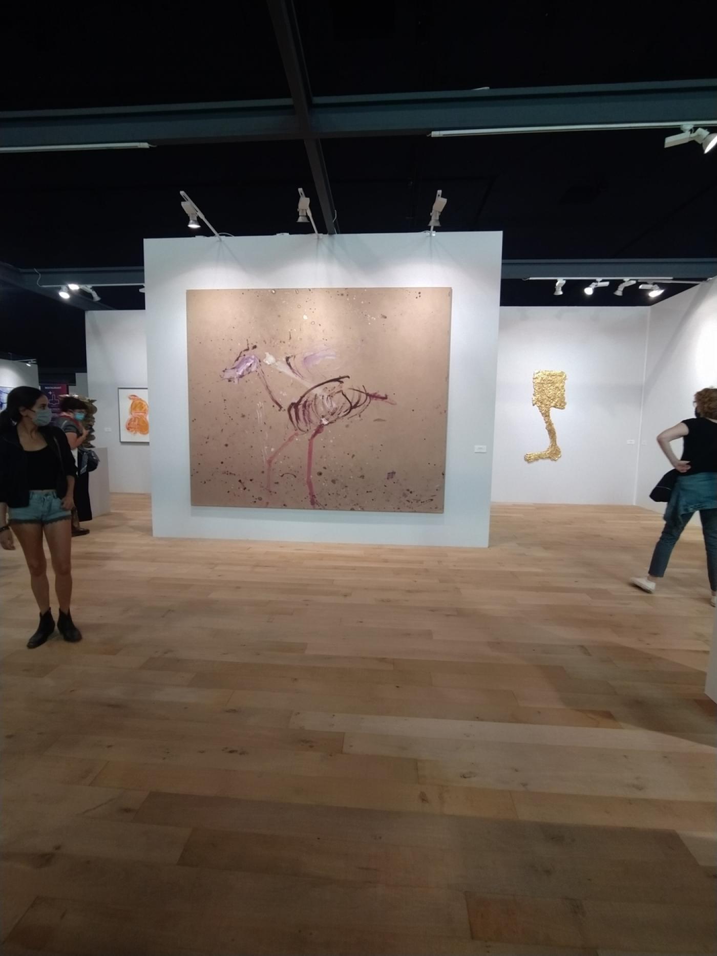 Vue du stand de la galerie Thaddaeus Ropac avec une oeuvre de Martha Jungwirth, Art Paris 2021