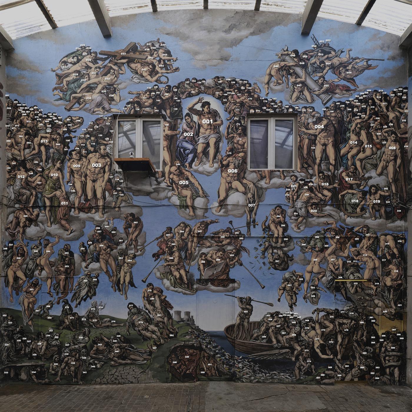 Pascal Boyart, dit Pboy, The Underground Sistine Chapel, fresque de 100m2. Les numéros correspondent aux 400 NFT proposés à la vente, représentant chacun un des 400 personnages du Jugement dernier. L'œuvre a été réalisée grâce à un programme de mécénat en cryptomonnaies (Bitcoin &amp; Ethereum) qui incluait la pré-vente de ces NFT.