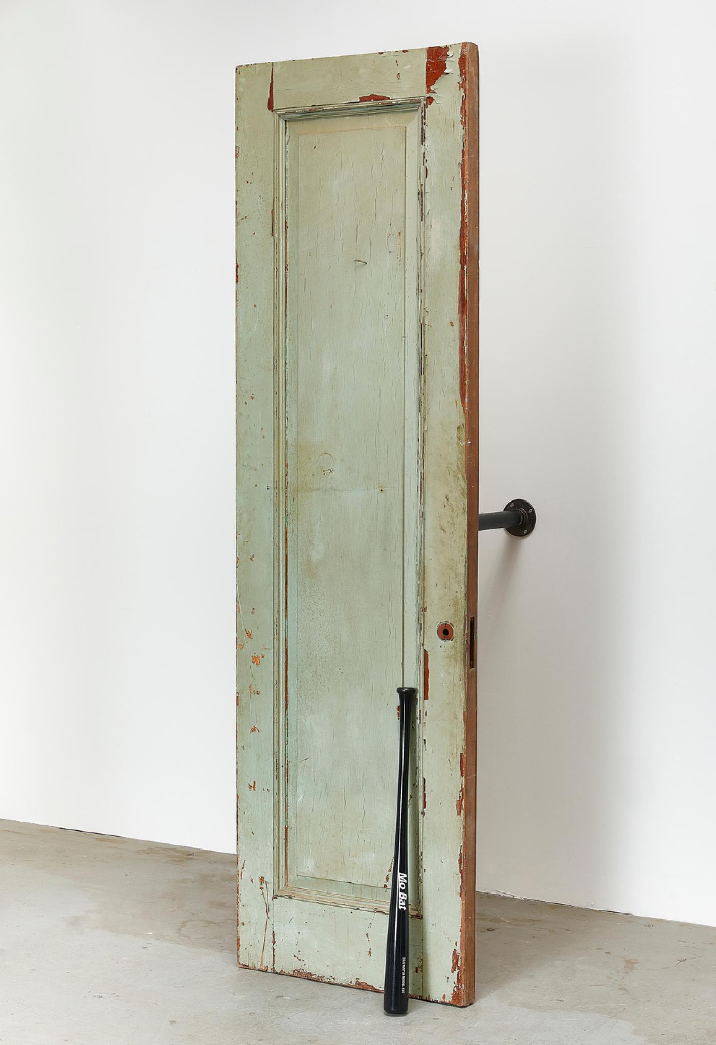 Diamond Stingily, "Entryways", 2021
porte avec batte, quincaillerie, 241 x 71 x 68,6 cm;