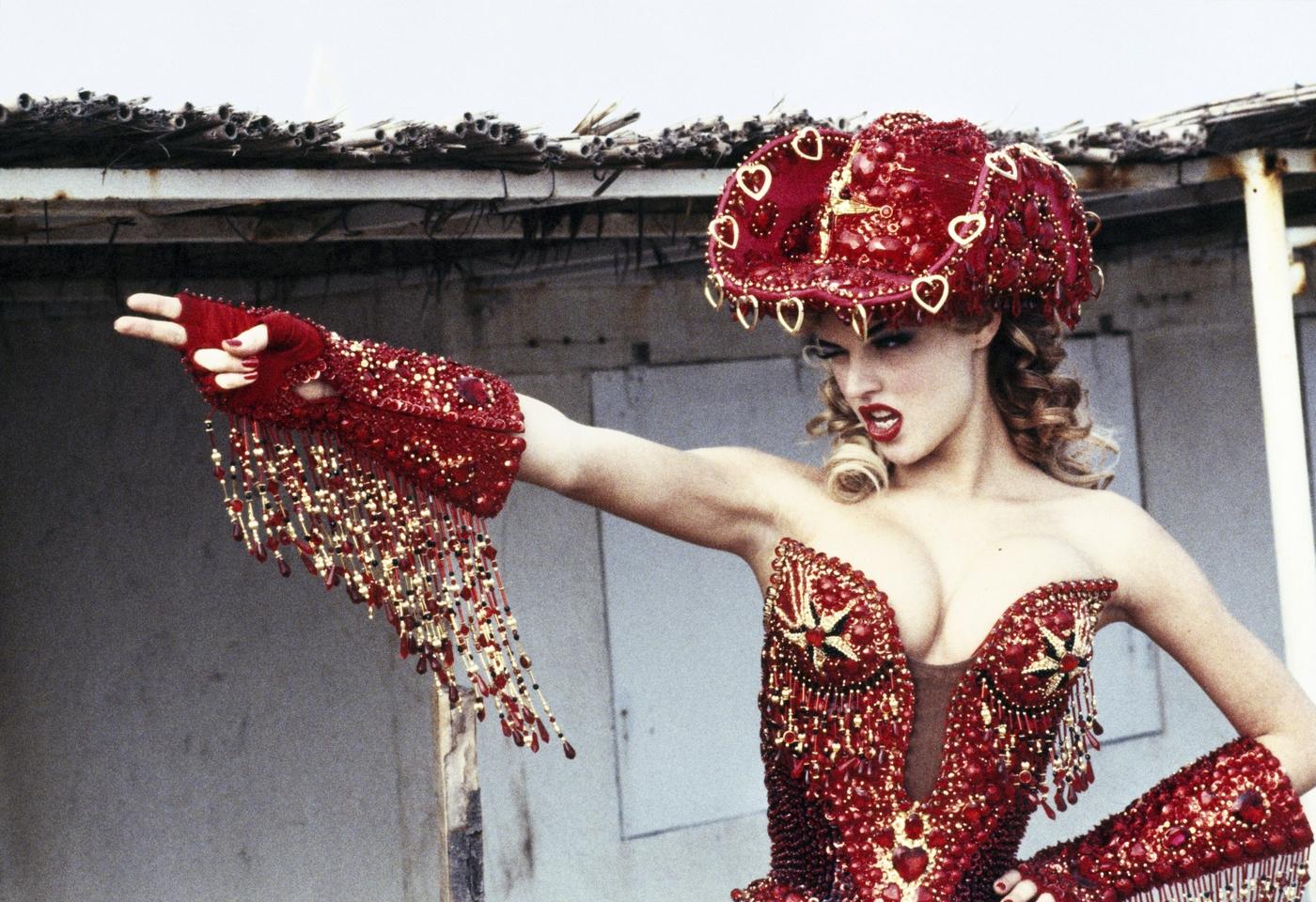 Studio Ellen von Unwerth, "Eva Herzigová - Vogue (Italie)" Paris, collection "Les Cow-boys" prêt-à-porter printemps-été 1992.