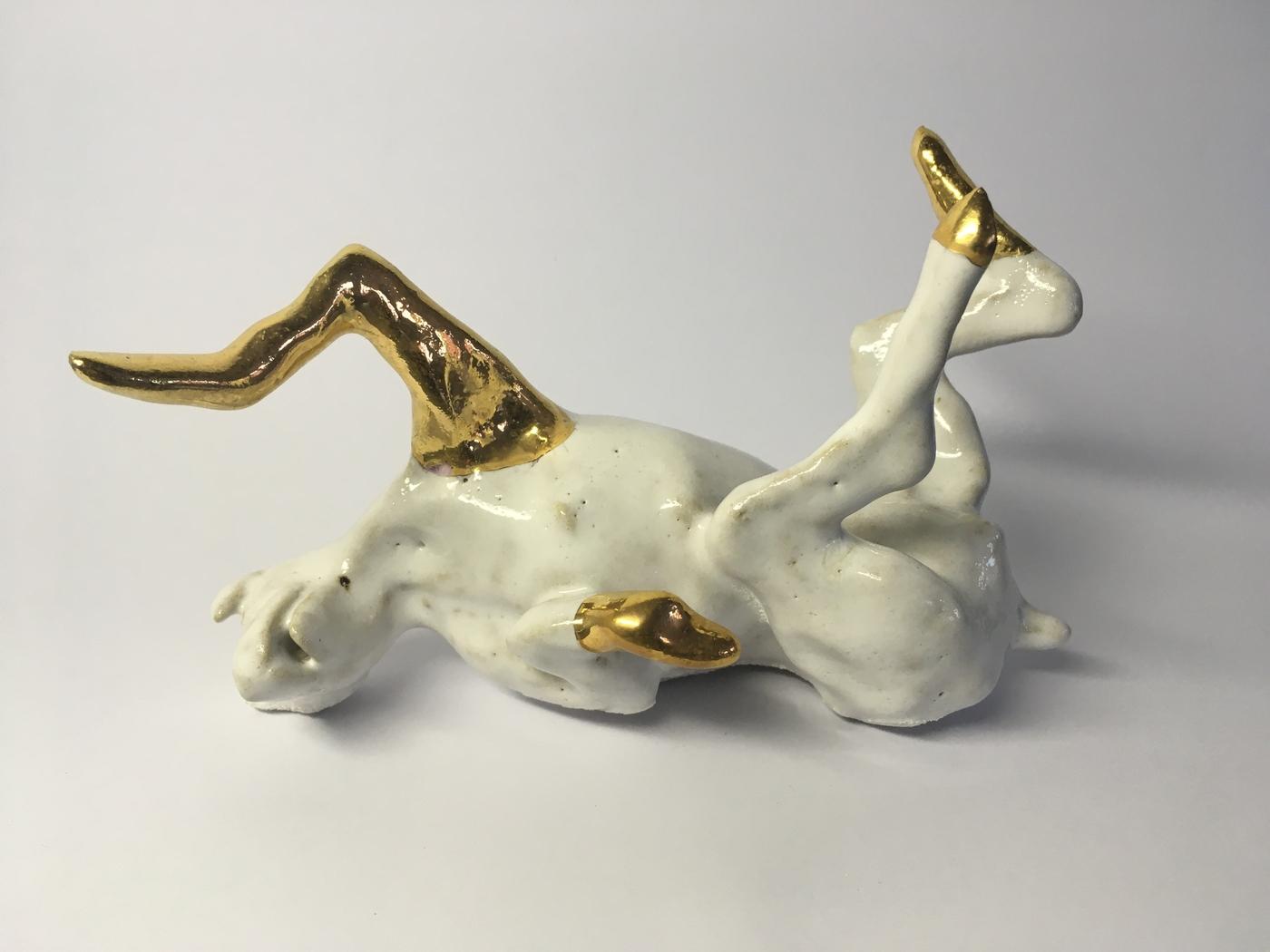 Peggy Wa, "White dog", 2020, sculpture, 10 x 17 x 10 cm.
Galerie CAPS, Bruxelles.