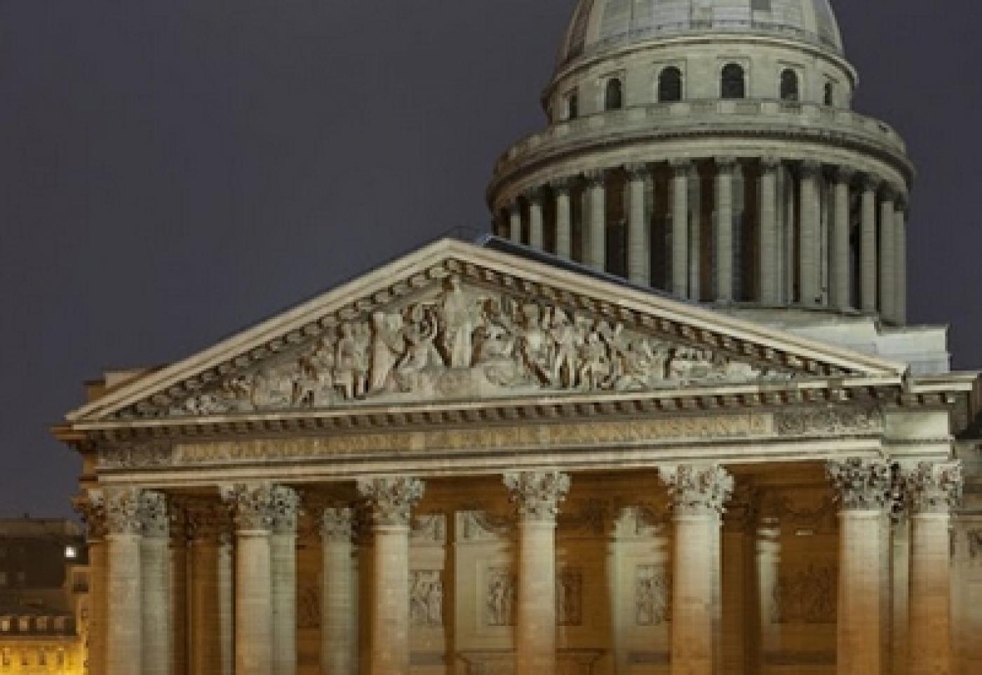 Le Panthéon by night