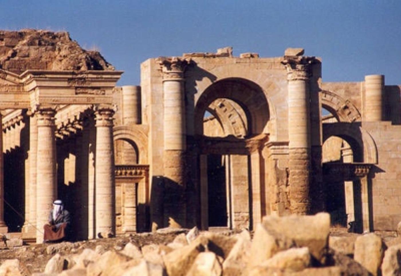 Daesh détruit au bulldozer Nimrud et probablement Hatra