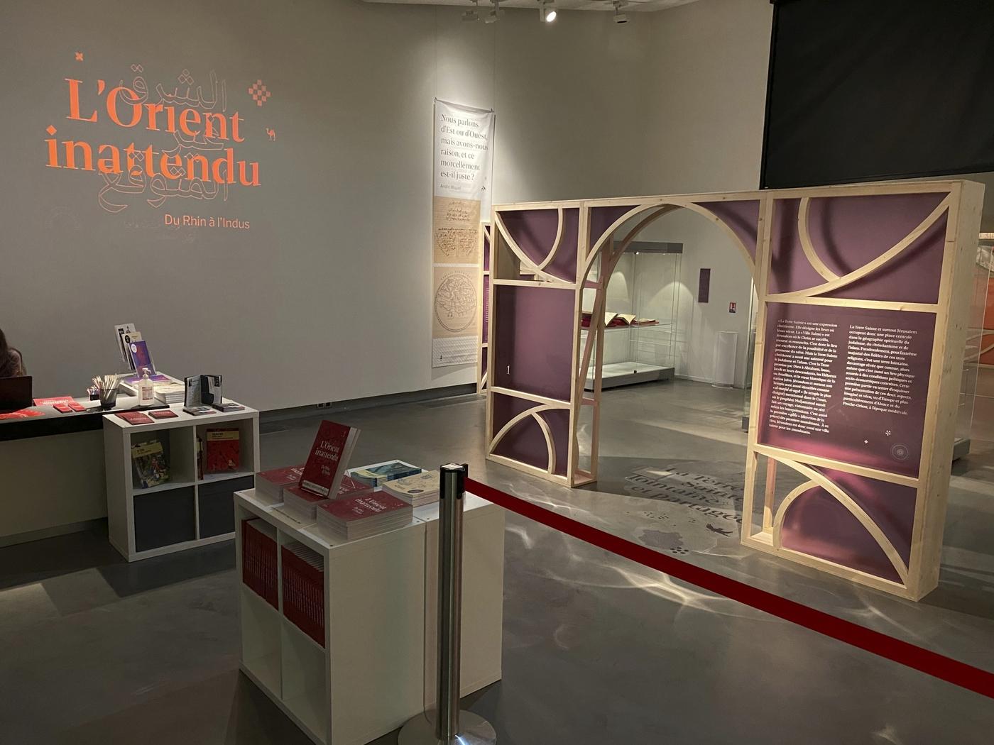 Exposition « L’Orient inattendu, du Rhin à l’Indus » à la Bibliothèque nationale et universitaire de Strasbourg.