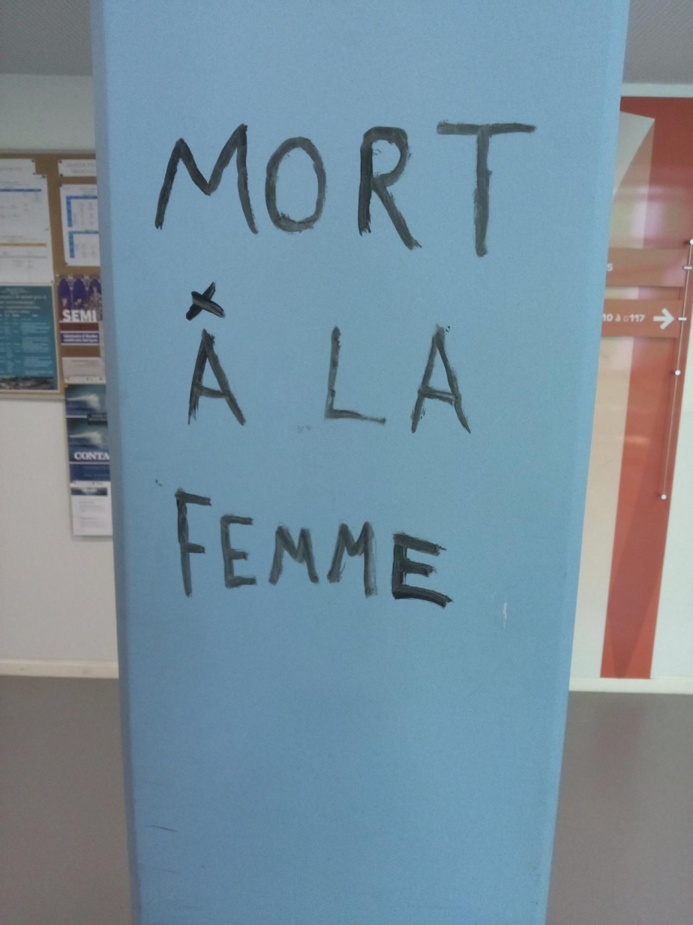 Tag dans l'exposition « Archéo-sexisme » à l'université Toulouse Jean Jaurès.