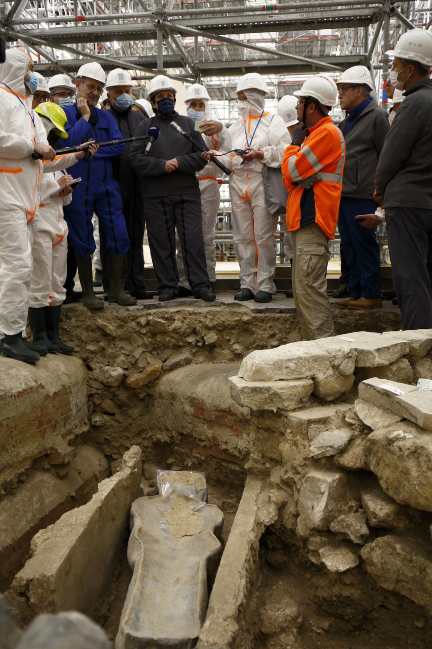 Notre-Dame : un sarcophage sous le transept