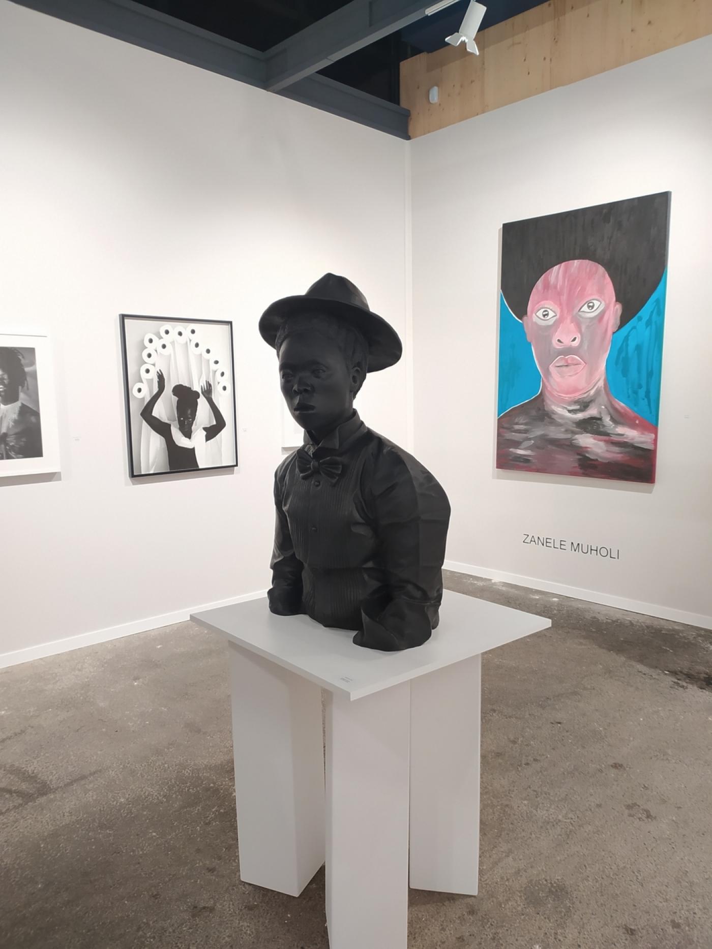 Solo show de Zanele Muholi sur le stand de la galerie Carole Kvasnevski, Art Paris Art Fair 2022