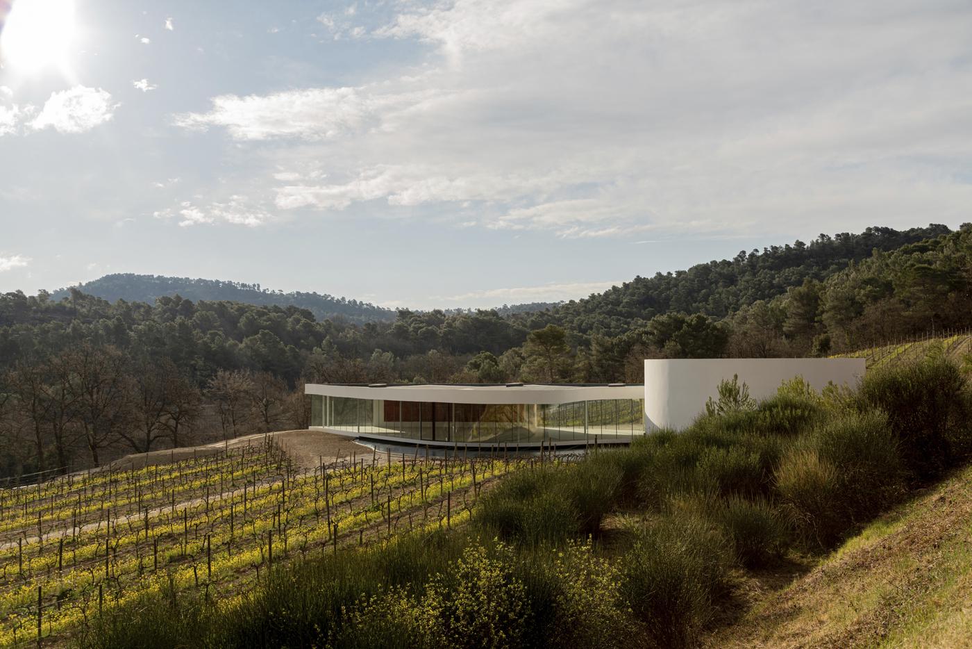 Le château La Coste inaugure un pavillon signé Oscar Niemeyer