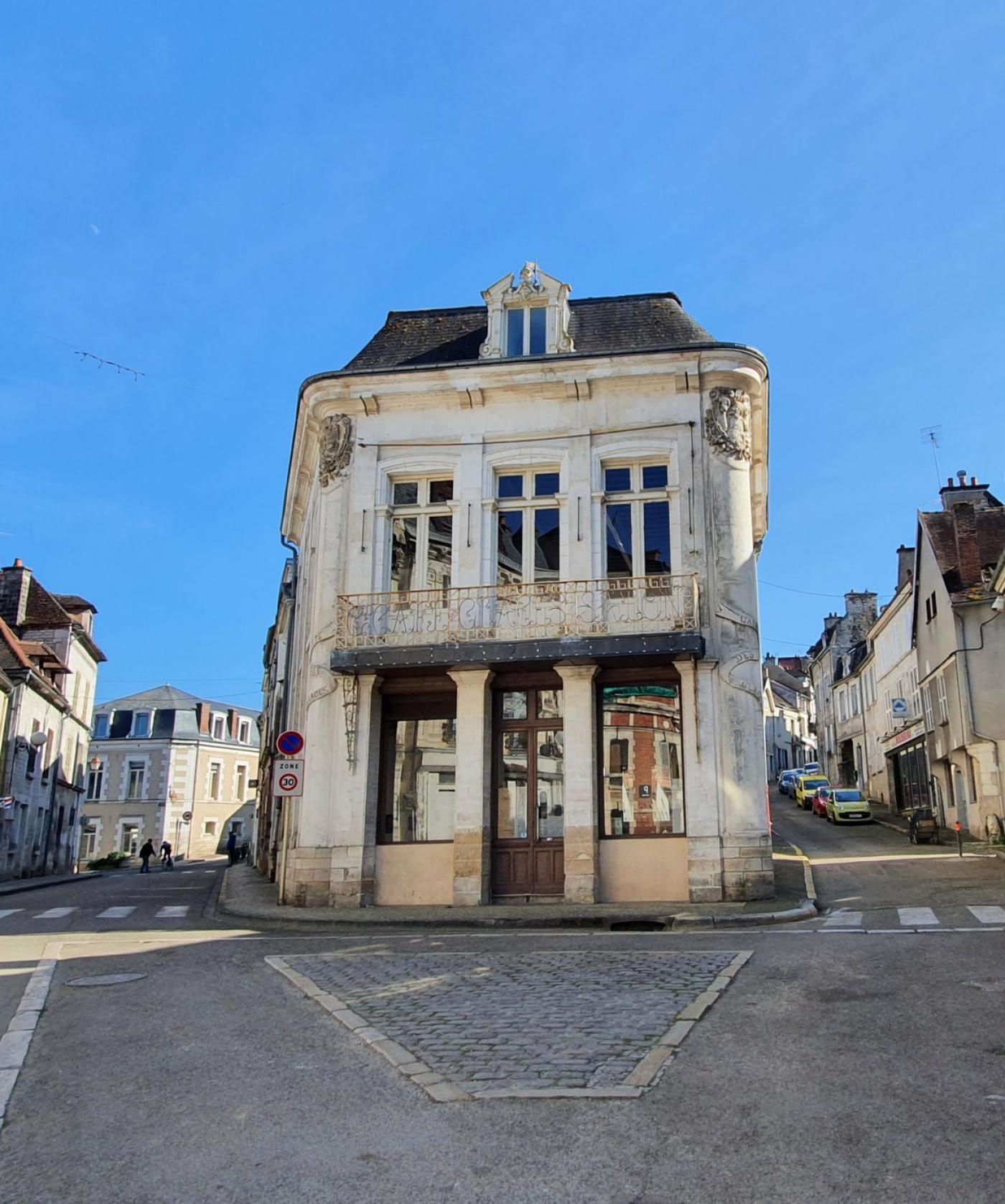 Café des Glaces, Tonnerre, Bourgogne.