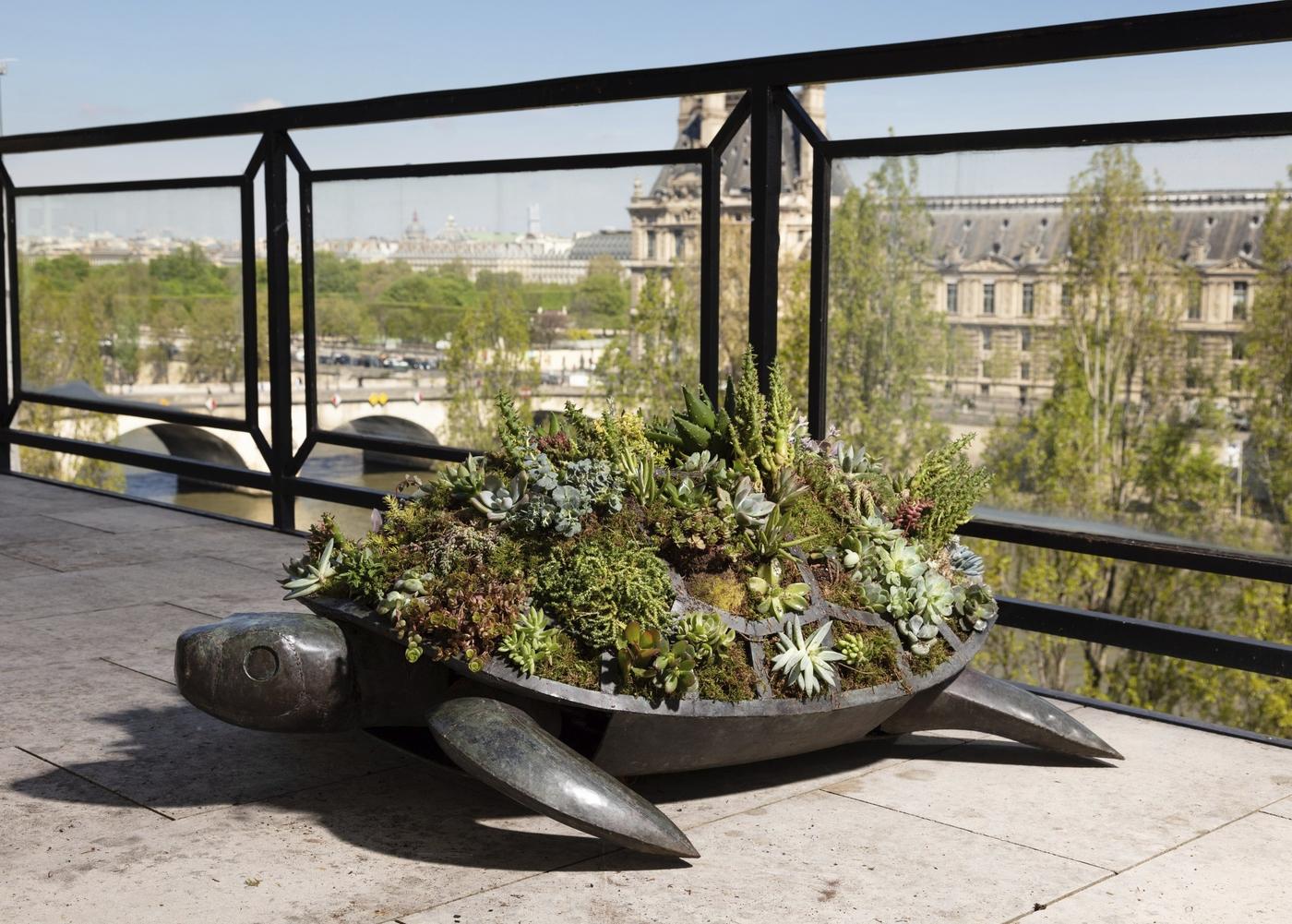 François-Xavier Lalanne, " Tortue topiaire " commandée par Monsieur Marchesseau en 1987.