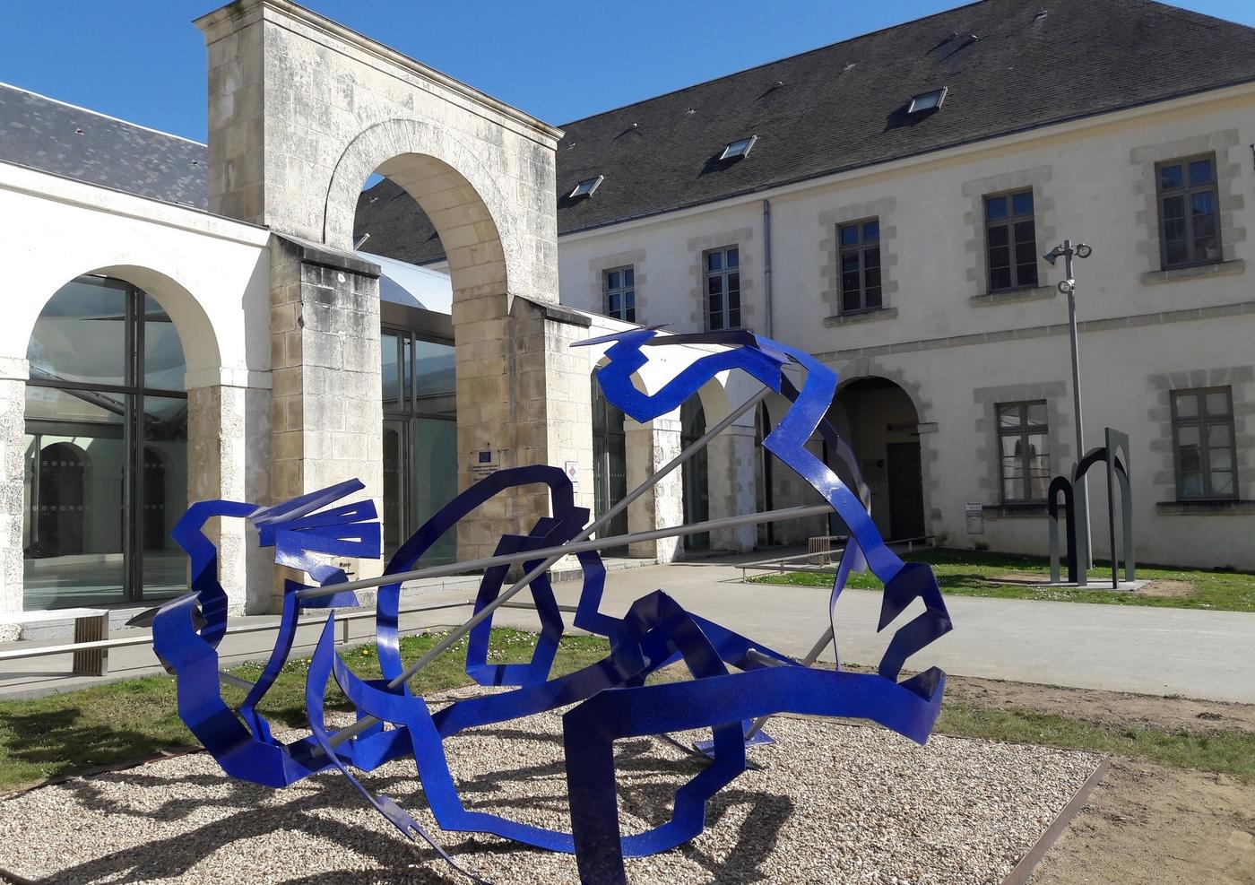 Aux Sables-d'Olonne, chantier en vue pour l'abbaye Sainte-Croix 