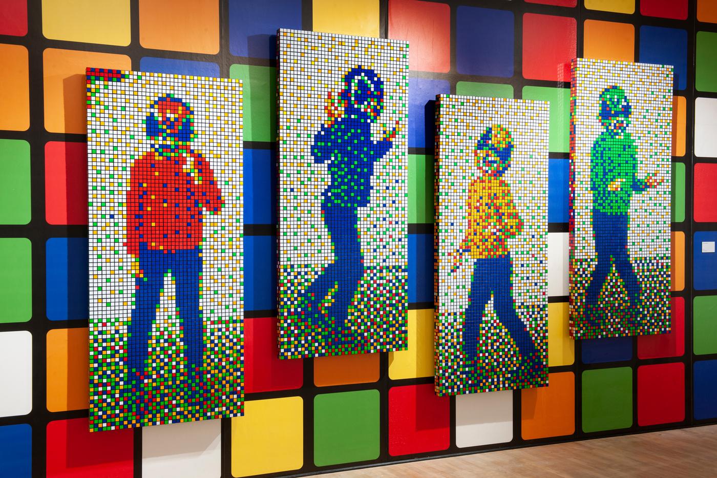 Vue de l'exposition « Invader Rubikcubist ».

